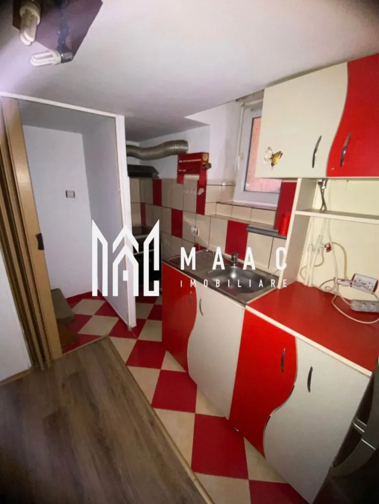 Casă 3 Camere | 75 mpu | Rășinari - MAAC Imobiliare oferă spre vânzare o casă situată în centrul Rășinariului, cu o suprafață utilă de 75 mp, ideală pentru locuire sau investiție.

Proprietatea dispune de curte comună și următoarea compartimentare:
3 dormitoare
2 băi
2 bucătării
Toate utilitățile, cu gazul la poartă

Casa este amplasată într-o zonă centrală, cu acces facil către magazine, transport și puncte de interes.

Pentru mai multe detalii specificati telefonic ID:CP2831499