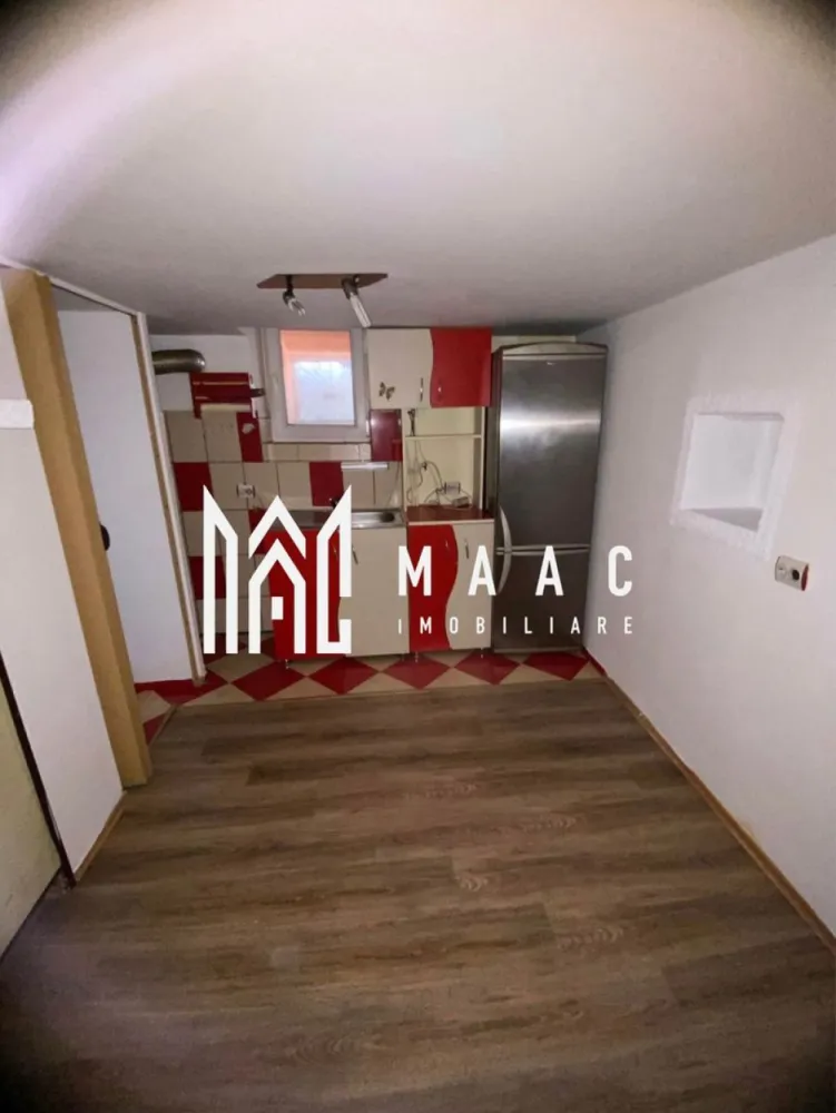 Casă 3 Camere | 75 mpu | Rășinari - MAAC Imobiliare oferă spre vânzare o casă situată în centrul Rășinariului, cu o suprafață utilă de 75 mp, ideală pentru locuire sau investiție.

Proprietatea dispune de curte comună și următoarea compartimentare:
3 dormitoare
2 băi
2 bucătării
Toate utilitățile, cu gazul la poartă

Casa este amplasată într-o zonă centrală, cu acces facil către magazine, transport și puncte de interes.

Pentru mai multe detalii specificati telefonic ID:CP2831499