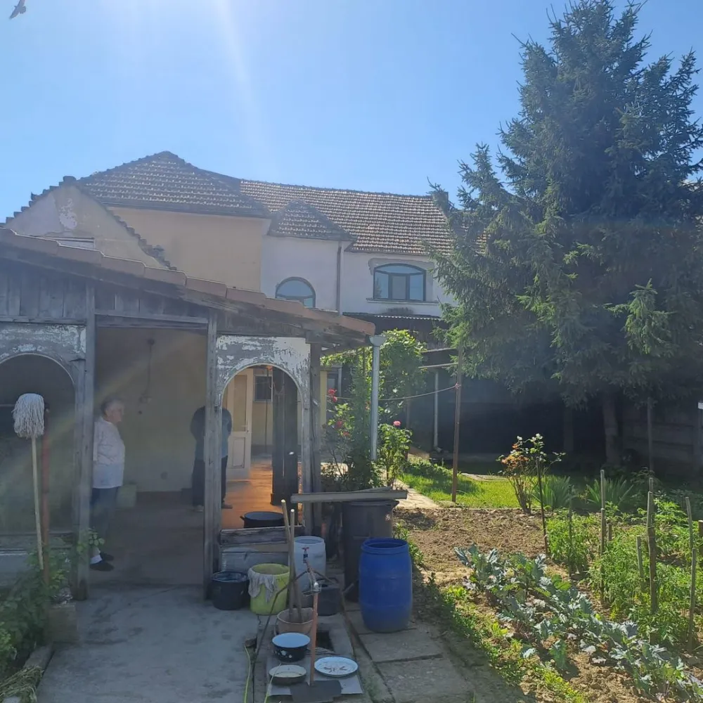 BRASADAS vinde prin REPREZENTARE EXCLUSIVA casa 8 cam 450mp.