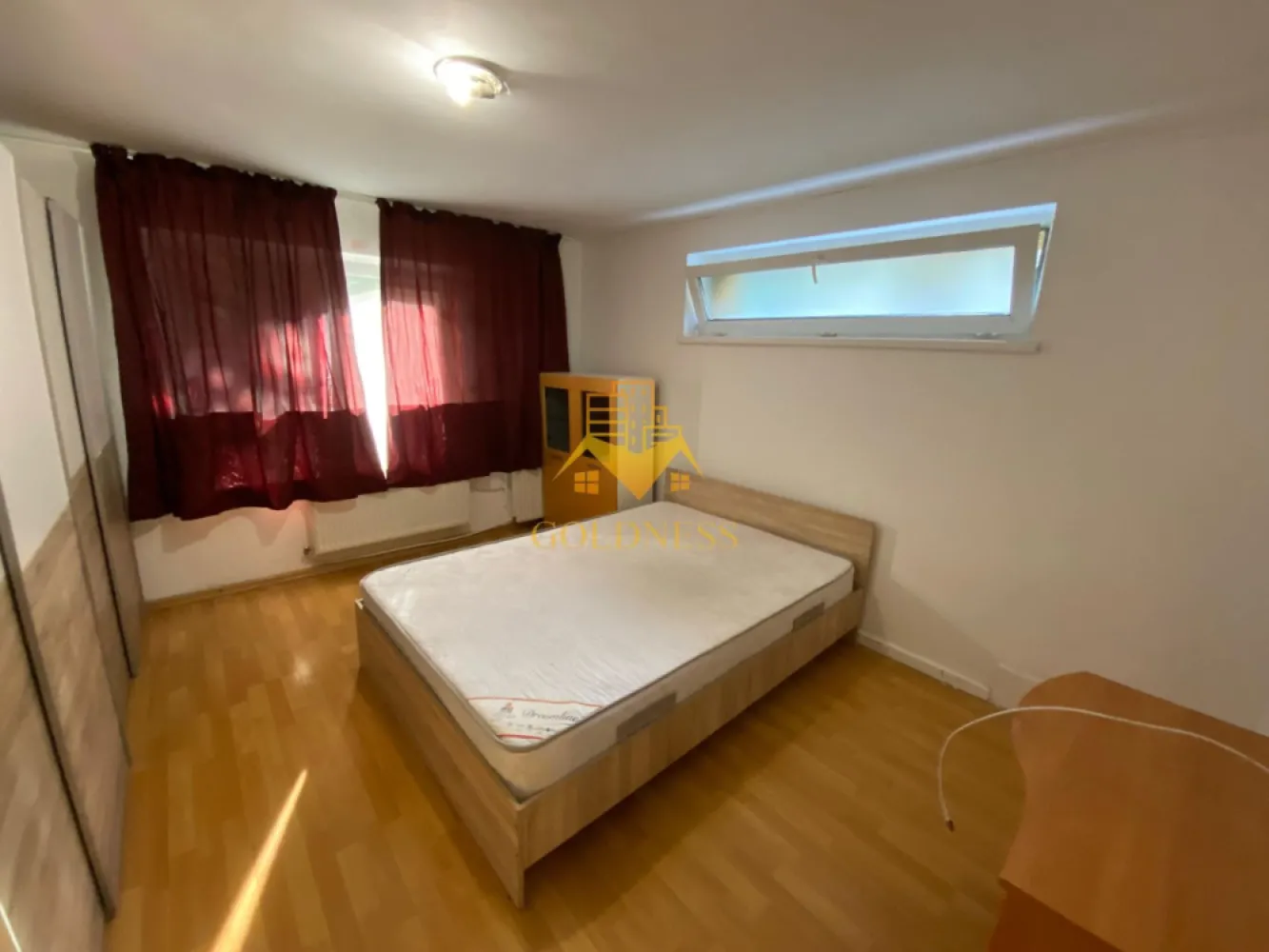 2 camere decomandate, Între Lacuri, Leroy Merlin, Profi, Pet Friendly - GOLDNESS Imobiliare vă propune spre închiriere un apartament cu 2 camere complet mobilat și utilat, la parter într-un imobil de 3 etaje, în Cartierul Intre Lacuri.
Posibilitatea de a parca in Zona!
Se află în apropierea stațiilor de transport în comun, magazine, restaurante, spații verzi, farmacii, etc. 

Apartamentul este compartimentat astfel:
 - dormitor cu pat matrimonial, dulap, birou
 - dormitor cu pat matrimonial, dressing, noptiere
 - bucatarie complet utilată și mobilata, loc de servit masa 
 - baie cu cabina de dus, calorifer port prosop și dulap pentru depozitare.

Imobilul este dotat cu toate cele necesare- centrală proprie, frigider, aragaz, hotă, mașină de spălat haine, etc. 

Dacă sunteți interesați de acest apartament și doriți să îl vizionați, dar și pentru alte oferte nu ezitați să ne contactați telefonic sau prin e-mail. Vă stăm la dispoziție!
Pentru intermediere se percepe un comision de 50% din prețul chiriei!