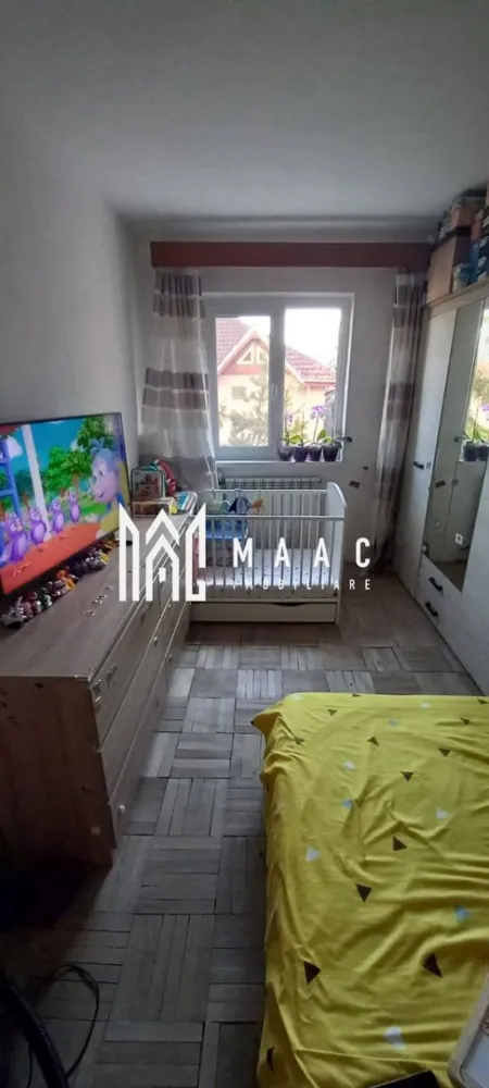 Apartament 2 camere | Traian | etaj 2| - MAAC IMOBILIARE vă propune spre vânzare un apartament cu 2 camere situat pe Aleea Cocorilor, în Râmnicu Vâlcea, într-o zonă liniștită și accesibilă.

Apartamentul are o suprafață utilă de 29 mp și este amplasat la etajul 2 din 4, într-un imobil prevăzut cu acoperiș, oferind un plus de protecție și confort.

Locuința este luminoasă și bine compartimentată, fiind potrivită atât pentru locuință personală, cât și pentru investiție, datorită dimensiunii practice și poziționării într-o zonă ușor accesibilă.

Zona oferă acces rapid către magazine, școli, mijloace de transport și alte facilități, ceea ce face apartamentul o alegere bună pentru cei care își doresc confort și funcționalitate.
Pentru mai multe informații sau pentru programarea unei vizionări, echipa MAAC IMOBILIARE vă stă la dispoziție.
CP2975219