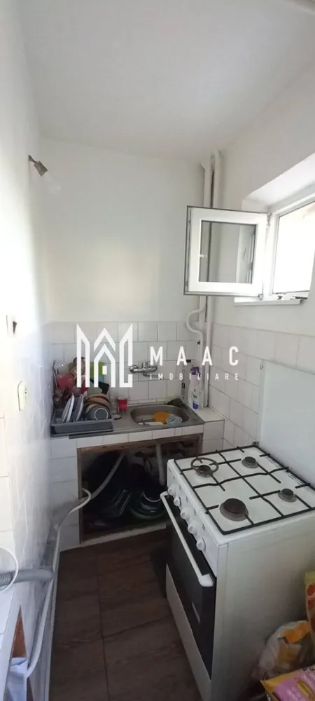 Apartament 2 camere | Traian | etaj 2| - MAAC IMOBILIARE vă propune spre vânzare un apartament cu 2 camere situat pe Aleea Cocorilor, în Râmnicu Vâlcea, într-o zonă liniștită și accesibilă.

Apartamentul are o suprafață utilă de 29 mp și este amplasat la etajul 2 din 4, într-un imobil prevăzut cu acoperiș, oferind un plus de protecție și confort.

Locuința este luminoasă și bine compartimentată, fiind potrivită atât pentru locuință personală, cât și pentru investiție, datorită dimensiunii practice și poziționării într-o zonă ușor accesibilă.

Zona oferă acces rapid către magazine, școli, mijloace de transport și alte facilități, ceea ce face apartamentul o alegere bună pentru cei care își doresc confort și funcționalitate.
Pentru mai multe informații sau pentru programarea unei vizionări, echipa MAAC IMOBILIARE vă stă la dispoziție.
CP2975219