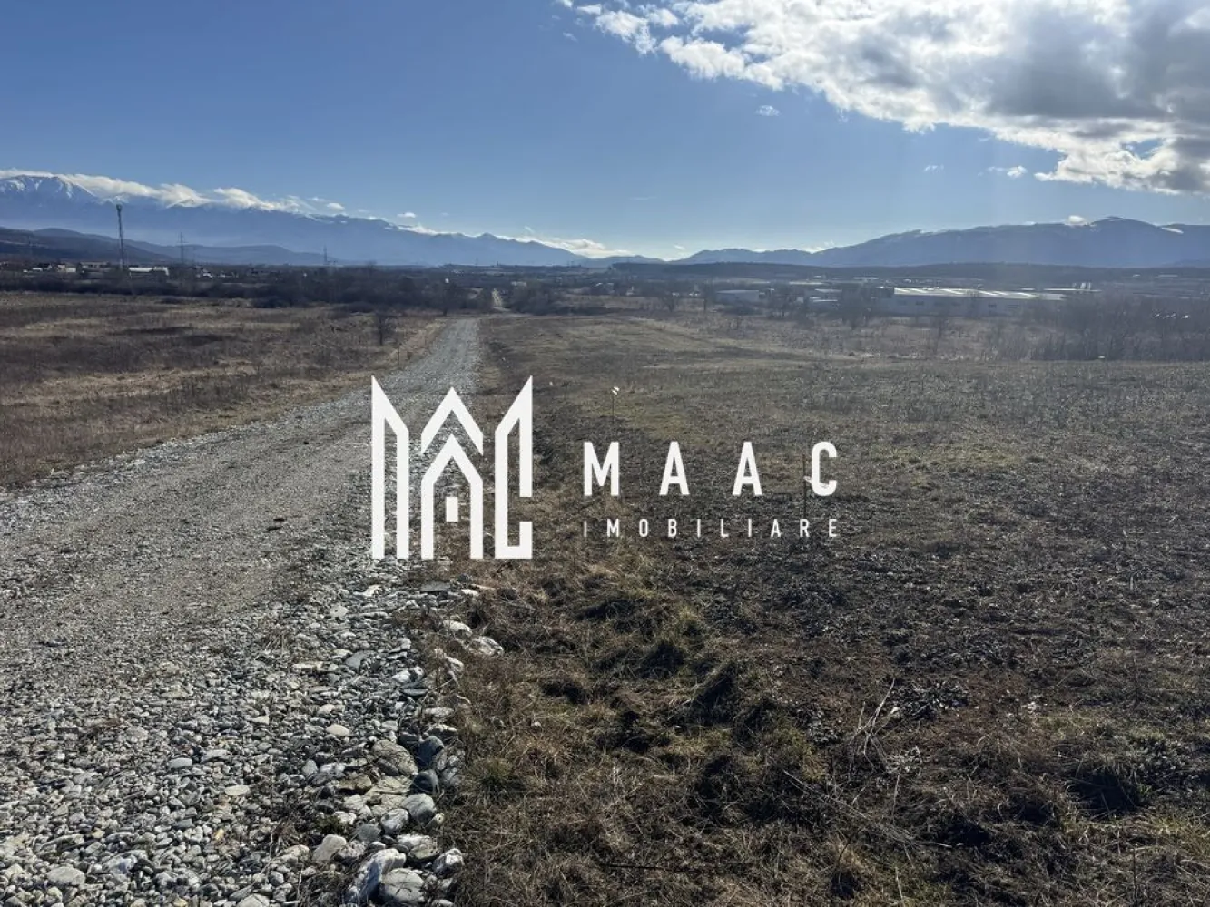 Parcele de Teren | Intravilan | PUZ Aprobat | Mohu-Șelimbăr - MAAC Imobiliare vă propune spre vânzare parcele de teren intravilan situate într-un ansamblu rezidențial nou în localitatea Mohu, comuna Șelimbăr, într-o zonă în plină dezvoltare aflat la o distanță de maxim 15 minute de Sibiu. 

Amplasarea acestora într-un cadru natural liniștit oferă o panoramă deosebită și reprezintă oportunitatea ideală pentru construcția unei case departe de agitația orașului, dar cu acces facil către punctele de interes urban.

Proprietățile beneficiază de un PUZ aprobat si au o suprafață de 418 mp, având o deschidere la stradă de 13,50 metri. 

Utilitățile necesare sunt disponibile în imediata proximitate a terenului, facilitând astfel procesul de demarare a construcției. 

Flexibilitate pentru proiecte cu regim de înalțime Demisol, Parter si Etaj sau Demisol, Parter si Mansardă.

Pentru mai multe detalii tehnice , informații suplimentare sau pentru a programa o vizionare, nu ezitați să ne contactați menționând codul proprietății ID: CP2975962.