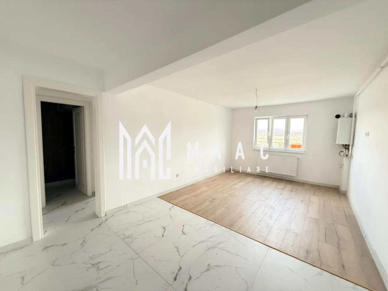 Apartament 2 camere | Lazaret | 42 mp | Bloc nou | Predare la cheie - MAAC Imobiliare vă propune spre vânzare un apartament modern cu 2 camere, situat în zona Lazaret, într-un imobil nou, amplasat într-un cartier liniștit, cu acces facil către magazine, transport public și puncte de interes. Apartamentul este finisat complet, nemobilat și pregătit pentru mutare imediată. Detalii ale apartamentului: -Suprafață utilă: 42 mp -Living open-space cu bucătărie, un spațiu luminos cu pardoseală în ton cald de lemn și plăci ceramice tip marmură în zona de bucătărie. . -Dormitor spatios și luminos, cu parchet în nuanțe naturale și ferestre mari ce oferă lumină abundentă și o priveliște deschisă. -Baie modernă, dotată cu cabină de duș tip walk-in -Predare la cheie, cu finisaje din materiale de calitate. -Apartamentul este nemobilat, oferind libertate totală în amenajare. Detalii despre clădire: -Construcție nouă, realizată la standarde actuale -Spații comune curate și bine întreținute -Zonă liniștită și aerisită -Parcare Avantaje: -Finisaje moderne, atent alese -Priveliște deschisă către munți, vizibilă din living și dormitor -Aproape de stații de autobuz, magazine și alte facilități -Ideal pentru locuință personală sau investiție Pentru mai multe detalii sau pentru a programa o vizionare, te rugăm să ne contactezi, specificând ID: CP2830096