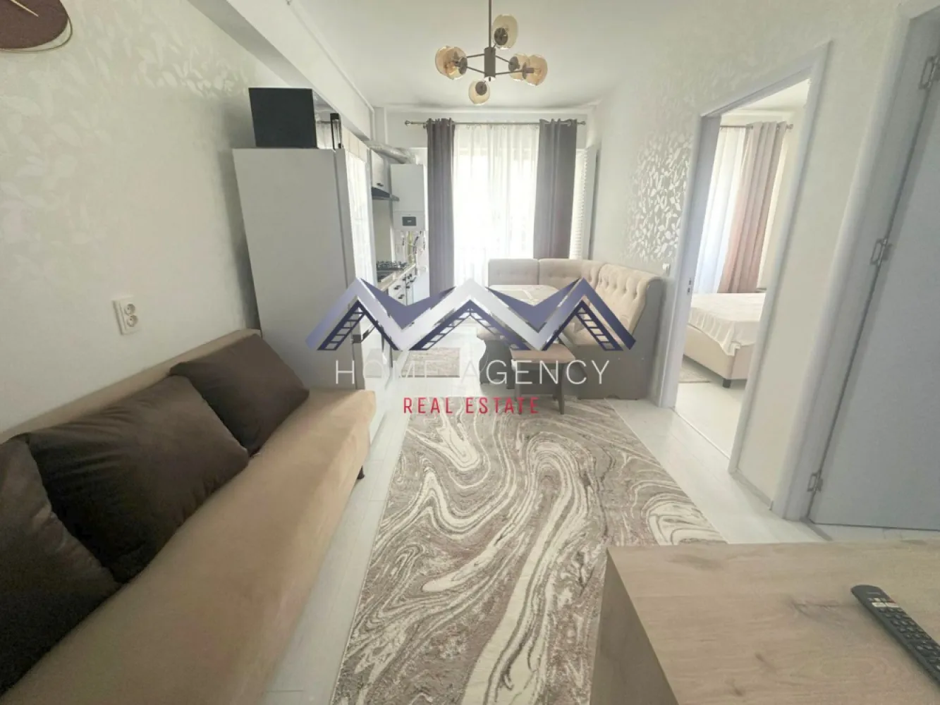 Apartament 2 camere Otopeni | prima închiriere - Dacă ești în căutarea unei alternative practice la o garsonieră, acest apartament de 2 camere tip studio este alegerea ideală! Situat la etajul 1/3, oferă un spațiu bine optimizat, perfect pentru o persoană singură sau un cuplu. Locuința este complet mobilată și utilată, gata să îți devină acasă fără investiții suplimentare. 

Apartamentul se remarcă prin compartimentarea eficientă, care combină confortul și funcționalitatea într-un ambient modern, într-un spațiu care oferă toate avantajele necesare unui stil de viață comod. 

Zona este una deosebit de accesibilă, având stație de autobuz chiar în fața complexului, precum și magazine, restaurante și alte puncte de interes în apropiere. Mai mult, Aeroportul Otopeni se află la aprox. 10 minute cu mașina, fiind un avantaj important pentru cei care călătoresc frecvent. 

Pentru un plus de confort, apartamentul include și un loc de parcare.

📞 Dacă vrei să afli mai multe detalii sau să programezi o vizionare, nu ezita să mă contactezi!