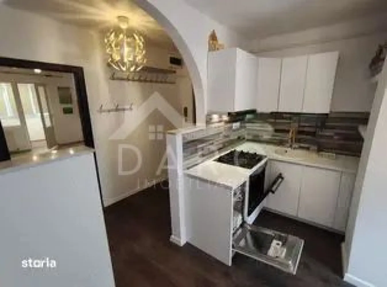 Apt. 3-4 cam, 84 mp, la hochparter, recent renovat, in Tudor Diamant - 🏡 Apartament 3 camere + balcon mare (4 camere) | Tudor – zona Diamant
🔥 Oportunitate excelentă! Se oferă spre vânzare un apartament spațios și foarte bine compartimentat, situat în cartierul Tudor, pe strada Rămurele, într-o zonă liniștită și foarte căutată.
📐 Suprafață utilă: 67 mp + balcon 17 mp
🏢 Parter înalt din 4 etaje
✔ bloc reabilitat termic
🏠 Compartimentare:
✔ living generos
✔ 2 dormitoare
✔ bucătărie separată
✔ baie
✔ hol spațios
✔ 🔥 balcon închis de 17 mp – transformat în a 4-a cameră
✨ Dotări și avantaje:
✔ decomandat – ideal pentru familie
✔ centrală termică proprie
✔ geamuri termopan
✔ ușă metalică
✔ uși interioare noi
✔ bucătărie montată
✔ stare foarte bună – te poți muta imediat
🌿 Locație excelentă:
✔ lângă Diamant
✔ aproape de piață, magazine, școli, grădinițe
✔ acces rapid la transport în comun
✔ zonă liniștită, perfectă pentru familie
🚗 Parcare ușoară în zonă
🚗 Opțional: garaj mare la 50 m de bloc (contra cost)
💎 Ideal atât pentru locuință personală, cât și pentru investiție!
🤝 Fără comision – direct de la proprietar
💳 Prin Kiwi Finance te ajut să cumperi acest apartament rapid:
✔ analiză GRATUITĂ
✔ oferte de la peste 12 bănci
✔ negocierea dobânzii
✔ suport complet până la final
📞 Detalii și vizionări:
Coman Maria – DARO Imobiliare & Kiwi Finance
📱 0749 535 729