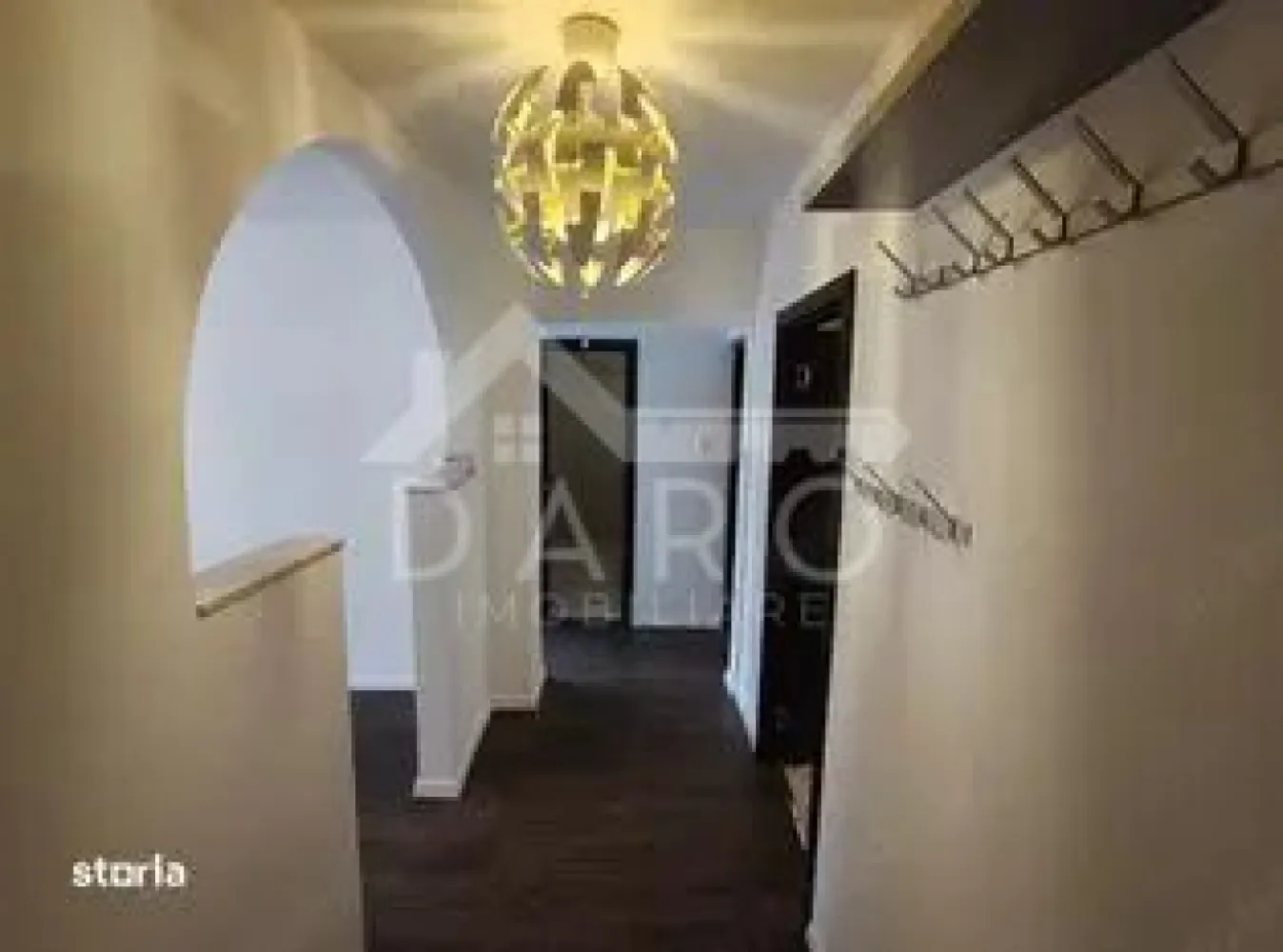 Apt. 3-4 cam, 84 mp, la hochparter, recent renovat, in Tudor Diamant - 🏡 Apartament 3 camere + balcon mare (4 camere) | Tudor – zona Diamant
🔥 Oportunitate excelentă! Se oferă spre vânzare un apartament spațios și foarte bine compartimentat, situat în cartierul Tudor, pe strada Rămurele, într-o zonă liniștită și foarte căutată.
📐 Suprafață utilă: 67 mp + balcon 17 mp
🏢 Parter înalt din 4 etaje
✔ bloc reabilitat termic
🏠 Compartimentare:
✔ living generos
✔ 2 dormitoare
✔ bucătărie separată
✔ baie
✔ hol spațios
✔ 🔥 balcon închis de 17 mp – transformat în a 4-a cameră
✨ Dotări și avantaje:
✔ decomandat – ideal pentru familie
✔ centrală termică proprie
✔ geamuri termopan
✔ ușă metalică
✔ uși interioare noi
✔ bucătărie montată
✔ stare foarte bună – te poți muta imediat
🌿 Locație excelentă:
✔ lângă Diamant
✔ aproape de piață, magazine, școli, grădinițe
✔ acces rapid la transport în comun
✔ zonă liniștită, perfectă pentru familie
🚗 Parcare ușoară în zonă
🚗 Opțional: garaj mare la 50 m de bloc (contra cost)
💎 Ideal atât pentru locuință personală, cât și pentru investiție!
🤝 Fără comision – direct de la proprietar
💳 Prin Kiwi Finance te ajut să cumperi acest apartament rapid:
✔ analiză GRATUITĂ
✔ oferte de la peste 12 bănci
✔ negocierea dobânzii
✔ suport complet până la final
📞 Detalii și vizionări:
Coman Maria – DARO Imobiliare & Kiwi Finance
📱 0749 535 729