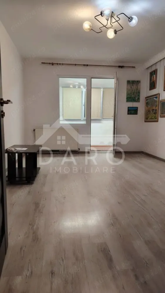 Apt. 3-4 cam, 84 mp, la hochparter, recent renovat, in Tudor Diamant - 🏡 Apartament 3 camere + balcon mare (4 camere) | Tudor – zona Diamant
🔥 Oportunitate excelentă! Se oferă spre vânzare un apartament spațios și foarte bine compartimentat, situat în cartierul Tudor, pe strada Rămurele, într-o zonă liniștită și foarte căutată.
📐 Suprafață utilă: 67 mp + balcon 17 mp
🏢 Parter înalt din 4 etaje
✔ bloc reabilitat termic
🏠 Compartimentare:
✔ living generos
✔ 2 dormitoare
✔ bucătărie separată
✔ baie
✔ hol spațios
✔ 🔥 balcon închis de 17 mp – transformat în a 4-a cameră
✨ Dotări și avantaje:
✔ decomandat – ideal pentru familie
✔ centrală termică proprie
✔ geamuri termopan
✔ ușă metalică
✔ uși interioare noi
✔ bucătărie montată
✔ stare foarte bună – te poți muta imediat
🌿 Locație excelentă:
✔ lângă Diamant
✔ aproape de piață, magazine, școli, grădinițe
✔ acces rapid la transport în comun
✔ zonă liniștită, perfectă pentru familie
🚗 Parcare ușoară în zonă
🚗 Opțional: garaj mare la 50 m de bloc (contra cost)
💎 Ideal atât pentru locuință personală, cât și pentru investiție!
🤝 Fără comision – direct de la proprietar
💳 Prin Kiwi Finance te ajut să cumperi acest apartament rapid:
✔ analiză GRATUITĂ
✔ oferte de la peste 12 bănci
✔ negocierea dobânzii
✔ suport complet până la final
📞 Detalii și vizionări:
Coman Maria – DARO Imobiliare & Kiwi Finance
📱 0749 535 729