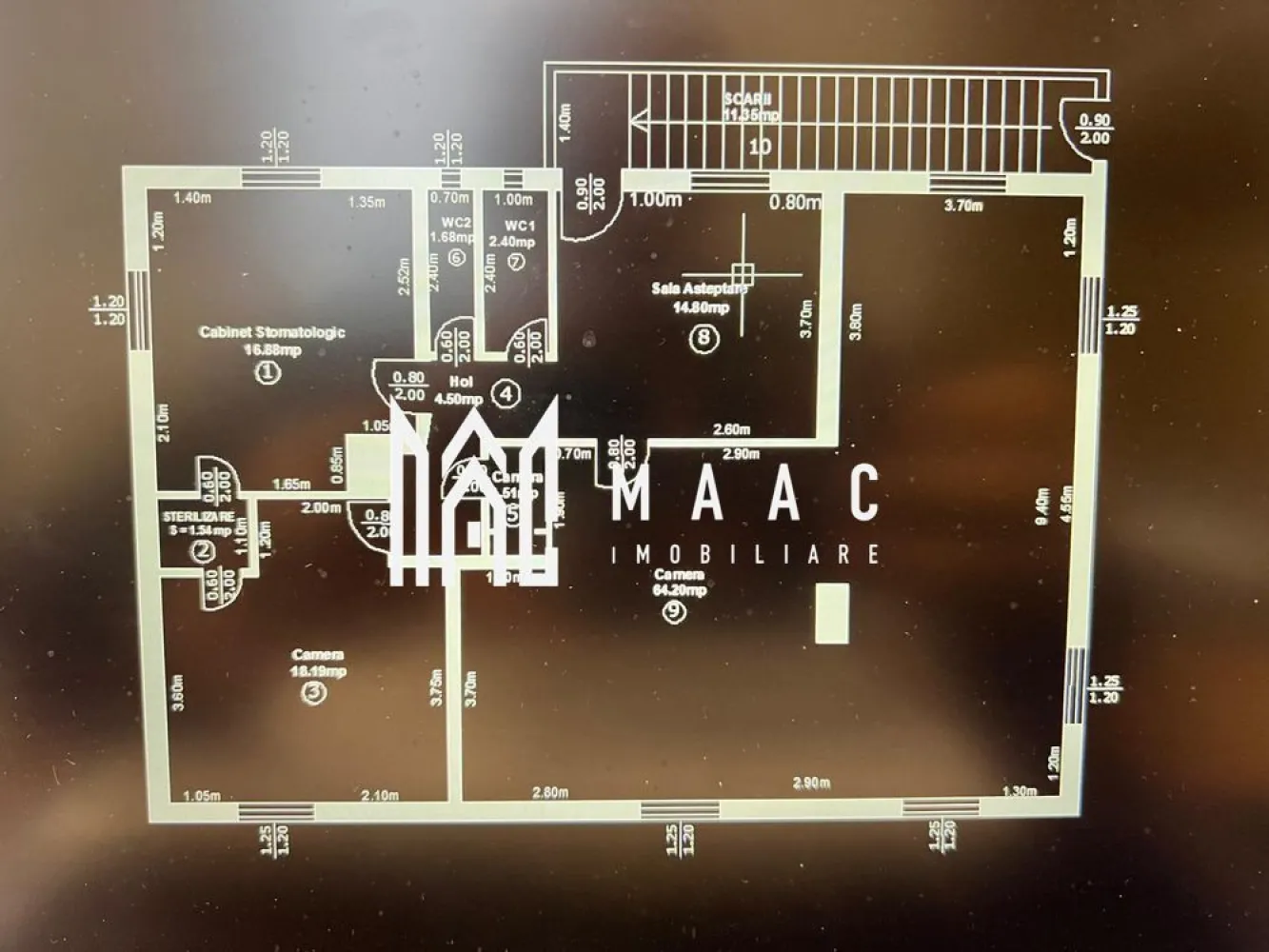 Spatiu birouri/ comercial | 130MP | Vasile Aaron - MAAC Imobiliare va propune spre inchiriere spatiu comercial cu compartimentare versatila, amplasat in zona Vasile Aaron, la strada (Semaforului).

Suprafață de aproximativ 130 mp, ideal pentru diverse activități comerciale sau profesionale. 

 Compartimentare:
 • 4 camere separate + un open space generos
 • sală de așteptare / recepție
 • 2 grupuri sanitare
 • hol de acces și spații auxiliare

Avantaje:
 • compartimentare practică, ușor adaptabilă
 • spațiu luminos și bine organizat
 • potrivit pentru activități care necesită mai multe încăperi
 • acces facil și flux eficient între camere

Potrivit pentru:
 • birouri firmă / sediu companie
 • salon beauty (coafor, cosmetică, masaj)
 • spațiu educațional (meditații, cursuri, training)
 • studio foto / video
 • firmă de servicii sau call center
 • cabinet 

Disponibilitate imediata.

Se percepe o chirie in avans si garantie in cuantumul unei chirii lunare. Se inchiriaza pe termen lung.

Pentru mai multe detalii va rugam specificati: CP2976767