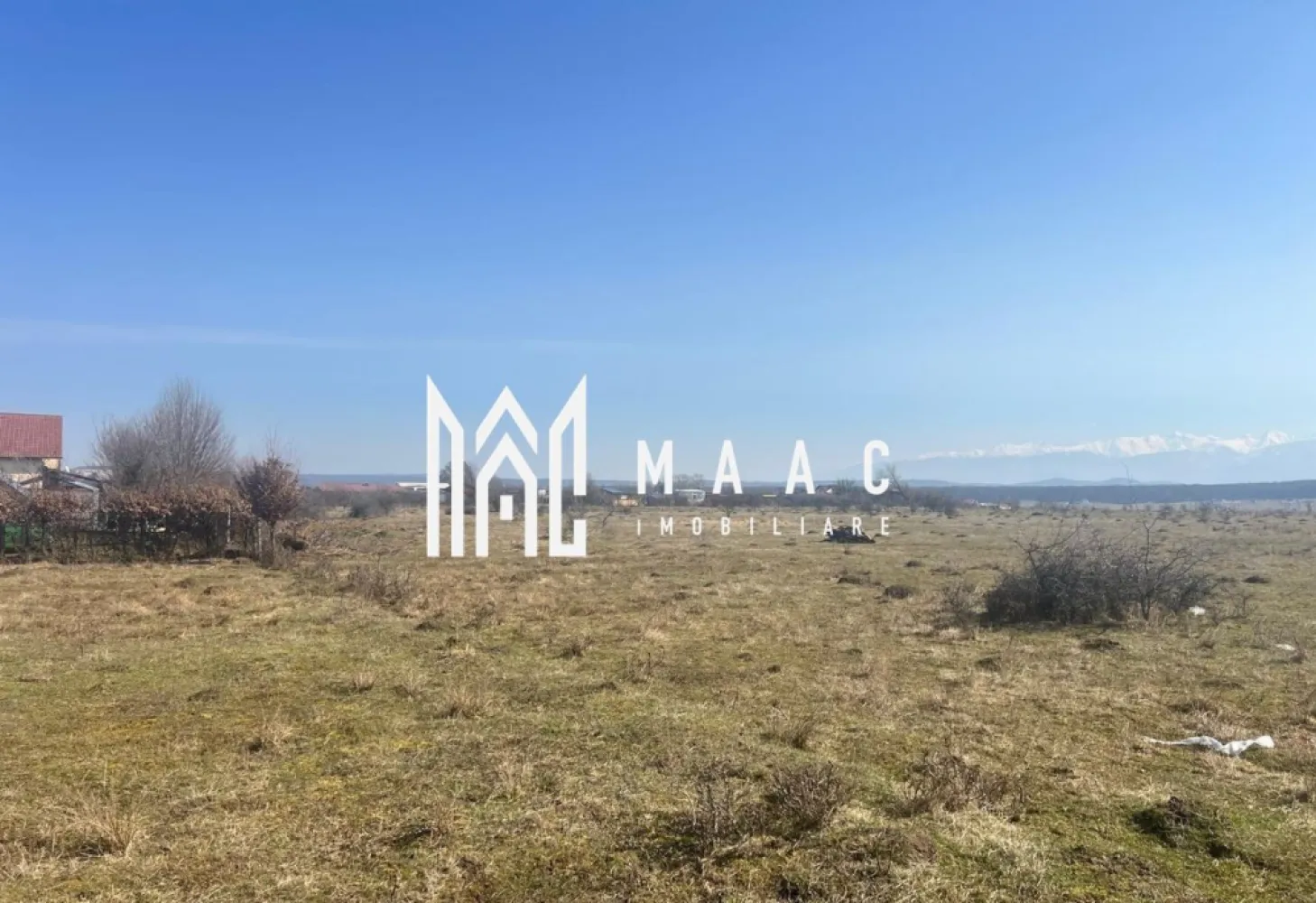 Teren Intravilan | 859 MP | Cisnădie - MAAC Imobiliare vă propune spre vânzare un teren intravilan cu suprafața de 859 mp, situat pe strada Sibiului, în apropierea aerodromului Măgura. 

Proprietatea are acces facil către orașul Sibiu, fiind ideală pentru construirea unei case individuale sau a uneia cuplate (duplex).

Terenul beneficiază de:
deschidere la stradă 
utilitățile în proximitate, fiind situat într-o zonă în plină dezvoltare

Conform certificatului de urbanism, indicatorii tehnici sunt următorii:
încadrare în subzona L2:

locuințe individuale 

colective mici situate în noile extinderi

POT maxim: 45%

CUT maxim pentru înălțimi P+1: 0.9 mp ADC/mp teren

CUT maxim pentru înălțimi P+2: 1.3 mp ADC/mp teren

regim de înălțime maxim admisibil: P+2

destinație: locuințe individuale și colective mici

Pentru programarea unei vizionări sau mai multe detalii, contactați-ne și specificați codul de identificare al proprietății: CP2972335