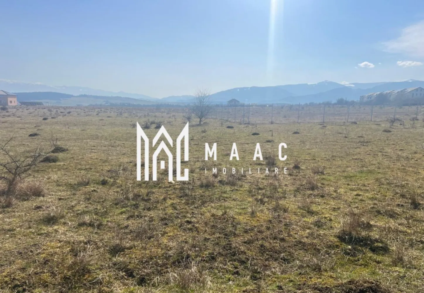 Teren Intravilan | 859 MP | Cisnădie - MAAC Imobiliare vă propune spre vânzare un teren intravilan cu suprafața de 859 mp, situat pe strada Sibiului, în apropierea aerodromului Măgura. 

Proprietatea are acces facil către orașul Sibiu, fiind ideală pentru construirea unei case individuale sau a uneia cuplate (duplex).

Terenul beneficiază de:
deschidere la stradă 
utilitățile în proximitate, fiind situat într-o zonă în plină dezvoltare

Conform certificatului de urbanism, indicatorii tehnici sunt următorii:
încadrare în subzona L2:

locuințe individuale 

colective mici situate în noile extinderi

POT maxim: 45%

CUT maxim pentru înălțimi P+1: 0.9 mp ADC/mp teren

CUT maxim pentru înălțimi P+2: 1.3 mp ADC/mp teren

regim de înălțime maxim admisibil: P+2

destinație: locuințe individuale și colective mici

Pentru programarea unei vizionări sau mai multe detalii, contactați-ne și specificați codul de identificare al proprietății: CP2972335