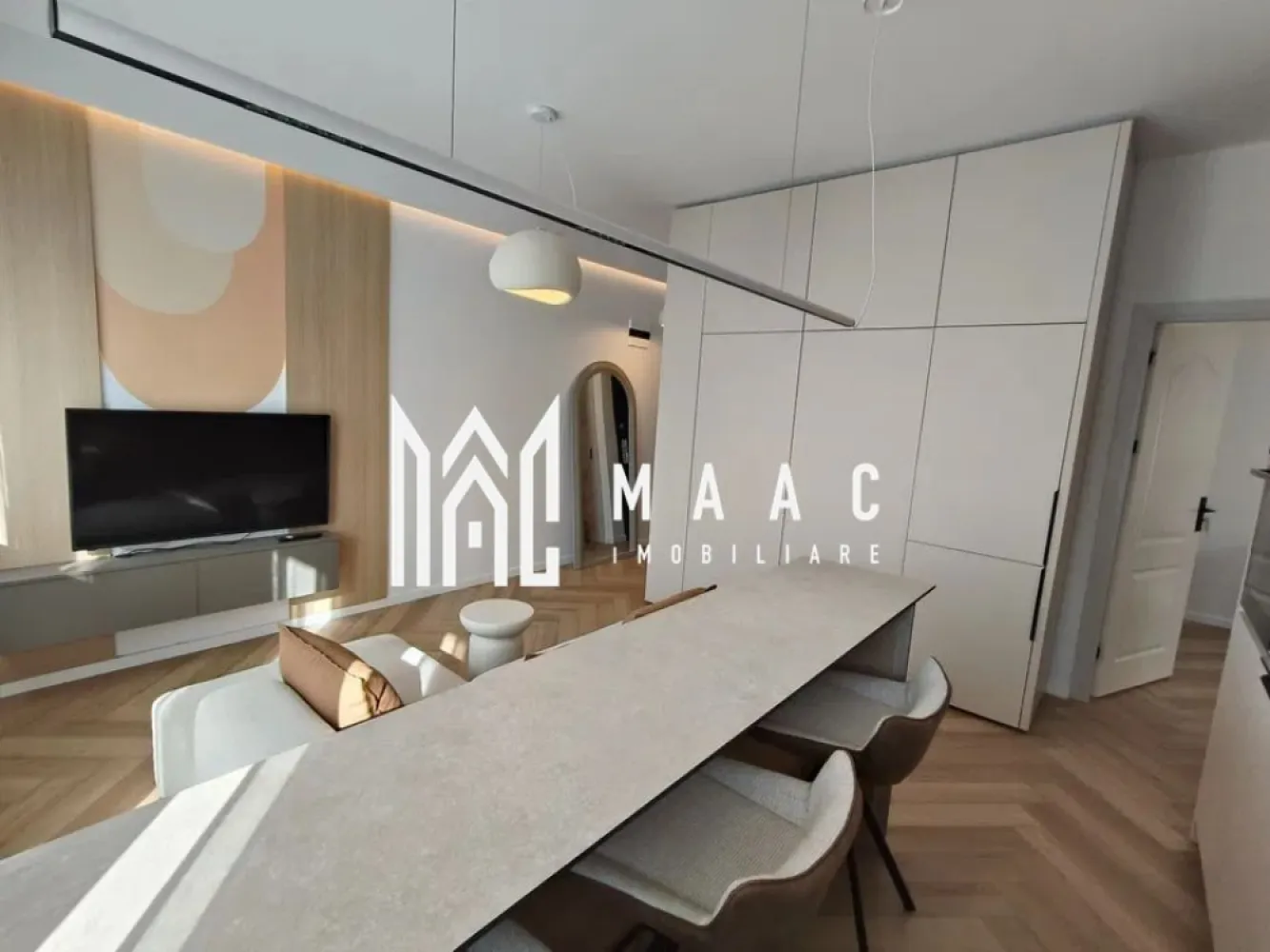 Apartament 2 camere | Turnișor, Sibiu | 50 mp, etaj 1 - Apartament de 2 camere în Turnișor, Sibiu, cu 50 mp utili și etaj 1, disponibil imediat. Loc de parcare inclus și o configurare practică pentru locuire de zi cu zi.

Detalii proprietate:
• 50 mp utili, 65 mp construiți
• Etaj 1
• Living open-space cu bucătărie complet utilată
• Dormitor mobilat și cameră suplimentară ce poate fi amenajată după nevoie
• Încălzire în pardoseală și centrală proprie
• Electrocasnice încorporate, mașină de spălat vase, mașină de spălat rufe cu uscător și Smart TV
• Curte interioară cu acces securizat prin barieră
• Loc de parcare inclus și posibilitatea utilizării unor locuri suplimentare

Zona: Turnișor, Sibiu.

Contactați-ne pentru o vizionare. Cod anunț CP2977210.