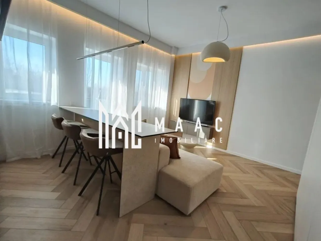 Apartament 2 camere | Turnișor, Sibiu | 50 mp, etaj 1 - Apartament de 2 camere în Turnișor, Sibiu, cu 50 mp utili și etaj 1, disponibil imediat. Loc de parcare inclus și o configurare practică pentru locuire de zi cu zi.

Detalii proprietate:
• 50 mp utili, 65 mp construiți
• Etaj 1
• Living open-space cu bucătărie complet utilată
• Dormitor mobilat și cameră suplimentară ce poate fi amenajată după nevoie
• Încălzire în pardoseală și centrală proprie
• Electrocasnice încorporate, mașină de spălat vase, mașină de spălat rufe cu uscător și Smart TV
• Curte interioară cu acces securizat prin barieră
• Loc de parcare inclus și posibilitatea utilizării unor locuri suplimentare

Zona: Turnișor, Sibiu.

Contactați-ne pentru o vizionare. Cod anunț CP2977210.