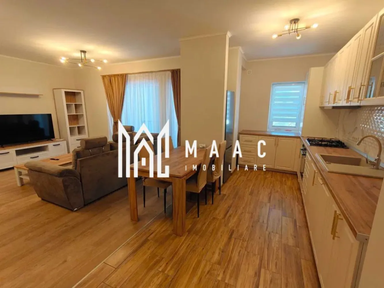Apartament 2 camere | prima închiriere| Parcare – Turnișor - Apartament 2 camere, prima închiriere, 59 mp utili, parcare privată – Turnișor, ansamblul Neppendorf

MAAC Imobiliare vă propune spre închiriere un apartament modern cu 2 camere, situat în cartierul Turnișor, în cadrul ansamblului rezidențial Neppendorf. Proprietatea se află la prima închiriere și oferă un spațiu generos, bine compartimentat.

Apartamentul are o suprafață utilă de 59 mp, la care se adaugă un balcon de 5,95 mp, și este amplasat la parterul unui imobil nou, izolat termic (P+4). Zona este una liniștită, cu acces rapid către Aeroportul Internațional Sibiu și Zona Industrială Vest, dar și către magazine și puncte de interes.

Compartimentarea este semidecomandată și eficientă:

Living spațios cu bucătărie open-space:
Dormitor luminos 
Baie
Hol 
Balcon

Locuința este complet mobilată și utilată cu electrocasnice noi (Smart TV, mașină de spălat vase, mașină de spălat rufe, frigider), fiind pregătită pentru mutare imediată.

Beneficiază de lumină naturală din abundență, costuri reduse de întreținere și loc de parcare privat inclus.

 Nu se acceptă animale de companie.

Pentru mai multe detalii precizati telefonic ca ati vazut anuntul cu ID: CP2977112