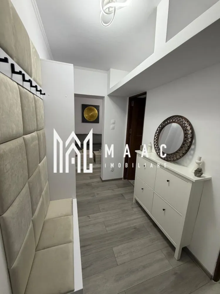 Apartament 2 camere | Ostroveni | renovat complet | mobilat si utilat | - MAAC IMOBILIARE vă propune spre vânzare un apartament cu 2 camere situat în zona Ostroveni – Cina, Râmnicu Vâlcea, într-o locație liniștită, dar excelent conectată la toate facilitățile orașului.

Apartamentul este amplasat la etajul 4 din 4 și are o suprafață utilă de 49 mp, fiind complet renovat, cu instalații electrice și sanitare noi, ceea ce oferă un plus de siguranță și confort.

Locuința dispune de:

2 camere luminoase

bucătărie

baie

hol

balcon închis și izolat

Apartamentul se vinde complet mobilat și utilat, exact ca în fotografii, fiind pregătit pentru mutare imediată, fără costuri suplimentare. Este dotat cu electrocasnice de brand, care beneficiază de garanție extinsă între 4 și 6 ani.

Un avantaj important este faptul că blocul urmează să fie mansardat și anvelopat, ceea ce va crește confortul termic și valoarea proprietății în timp.

Localizare excelentă:

în apropiere de Școala Nr. 10 și grădiniță

zonă Cina – Hermes

acces rapid (3–5 minute) către piață, autogară, supermarketuri, centrul orașului și biserică

Această proprietate este ideală atât pentru locuință personală, cât și pentru investiție, datorită poziționării și stării impecabile.

 Pentru mai multe informații sau pentru programarea unei vizionări, echipa MAAC IMOBILIARE vă stă la dispoziție.
CP2977547