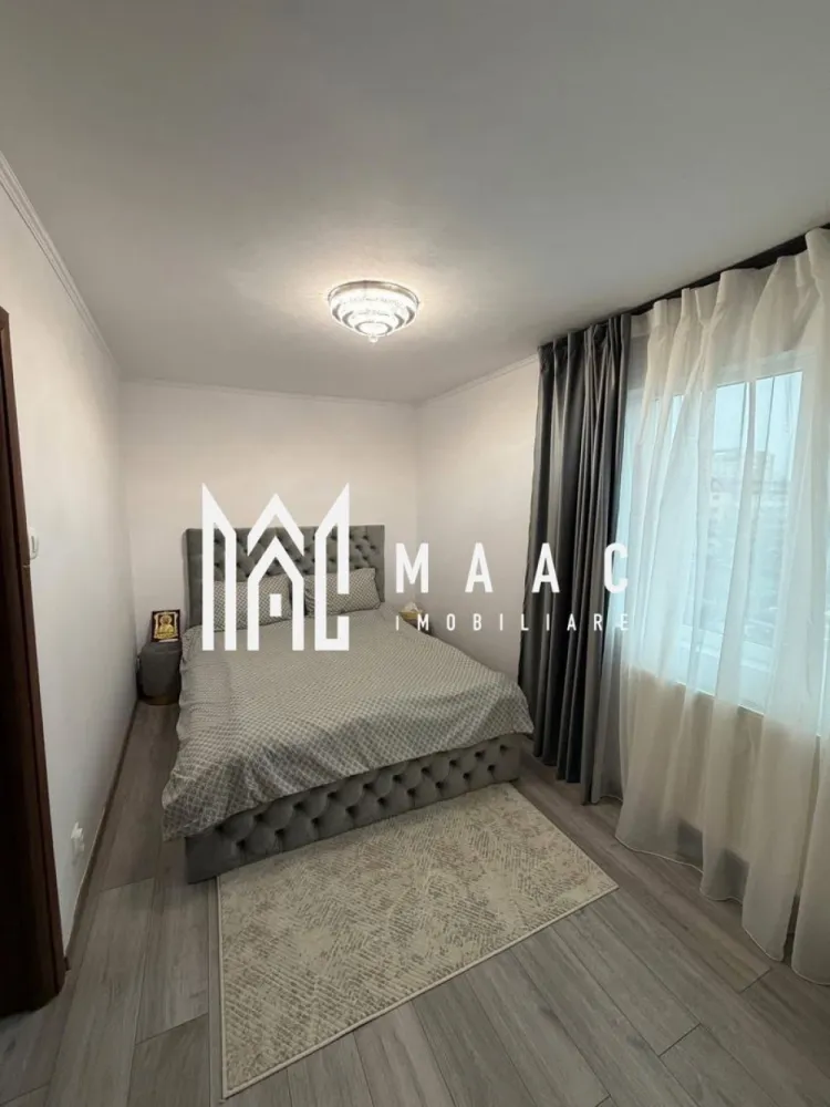 Apartament 2 camere | Ostroveni | renovat complet | mobilat si utilat | - MAAC IMOBILIARE vă propune spre vânzare un apartament cu 2 camere situat în zona Ostroveni – Cina, Râmnicu Vâlcea, într-o locație liniștită, dar excelent conectată la toate facilitățile orașului.

Apartamentul este amplasat la etajul 4 din 4 și are o suprafață utilă de 49 mp, fiind complet renovat, cu instalații electrice și sanitare noi, ceea ce oferă un plus de siguranță și confort.

Locuința dispune de:

2 camere luminoase

bucătărie

baie

hol

balcon închis și izolat

Apartamentul se vinde complet mobilat și utilat, exact ca în fotografii, fiind pregătit pentru mutare imediată, fără costuri suplimentare. Este dotat cu electrocasnice de brand, care beneficiază de garanție extinsă între 4 și 6 ani.

Un avantaj important este faptul că blocul urmează să fie mansardat și anvelopat, ceea ce va crește confortul termic și valoarea proprietății în timp.

Localizare excelentă:

în apropiere de Școala Nr. 10 și grădiniță

zonă Cina – Hermes

acces rapid (3–5 minute) către piață, autogară, supermarketuri, centrul orașului și biserică

Această proprietate este ideală atât pentru locuință personală, cât și pentru investiție, datorită poziționării și stării impecabile.

 Pentru mai multe informații sau pentru programarea unei vizionări, echipa MAAC IMOBILIARE vă stă la dispoziție.
CP2977547