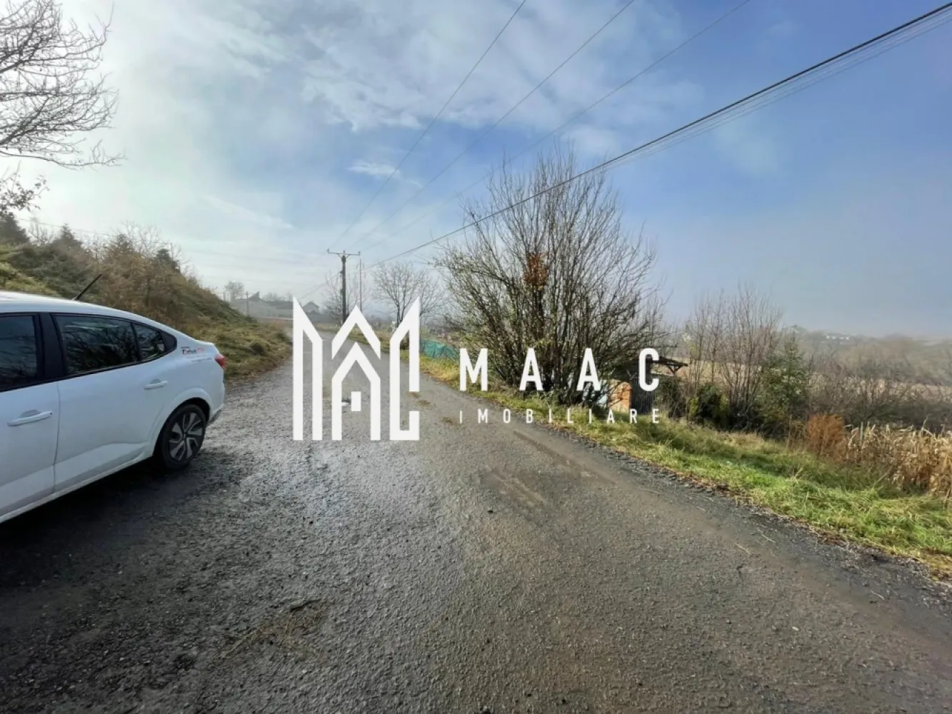 Teren 2.500 mp I Gușterița I PUZ I Aprobat I Ideal Dezvoltare - MAAC Imobiliare vă propune un teren intravilan de 2.500 mp, situat în cartierul Gușterița, pe strada Gorunului – zonă în plină dezvoltare, cu potențial ridicat pentru proiecte rezidențiale.

Proprietatea dispune de PUZ aprobat, oferind claritate și predictibilitate asupra viitoarelor dezvoltări. Terenul are o deschidere de 12,30 m la strada asfaltată, iar pentru o organizare optimă, va fi traversat de un drum median, asigurând acces facil către fiecare parcelă.

Posibilități de dezvoltare:
– Aproximativ jumătate din suprafață este pretabilă pentru construcția de locuințe.
– Cealaltă jumătate, situată spre râu, se pretează pentru proiecte de tip A-frame, construcții modulare sau unități tip container – ideal pentru un concept de cabane de vacanță, retreat sau micro-resort.

Utilități:
Toate utilitățile (apă, gaz, curent, canalizare) sunt disponibile vis-a-vis de proprietate, facilitând racordarea.

O oportunitate excelentă pentru dezvoltatori sau investitori care caută un teren versatil, cu documentație urbanistică clară și poziționare strategică într-o zonă în expansiune.

Pentru detalii suplimentare, consultanță sau programarea unei vizionări, va rugăm să ne contactati specificand ID: CP2829783.