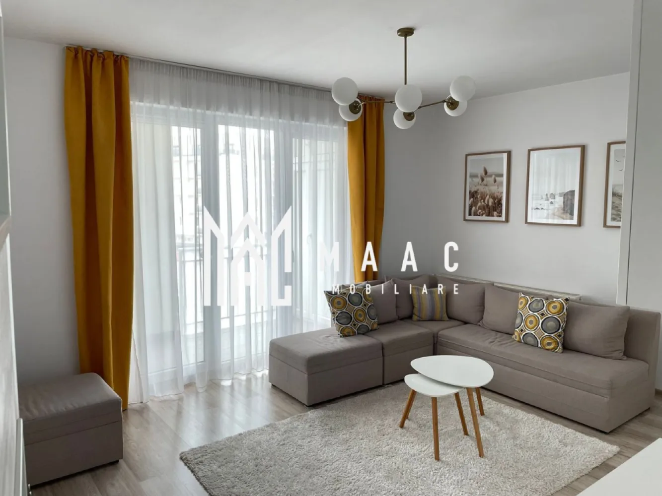 Apartament 2 Camere | Loc de Parcare | City Residence - MAAC Imobiliare vă propune spre închiriere un apartament modern cu 2 camere, situat în complexul City Residence, într-o zonă excelentă, la doar câțiva pași de gară și la 10 minute de centrul orașului. Locuința se află la etajul 3 al unui imobil recent construit și dispune de o suprafață utilă de 49 mp, compartimentată eficient în living spațios, bucătărie complet utilată, dormitor confortabil, hol generos, baie elegantă și balcon. Apartamentul se închiriază complet mobilat și utilat, inclusiv cu mașină de spălat rufe, oferind tot confortul necesar unei locuințe moderne. În plus, proprietatea beneficiază de loc de parcare dedicat. Preț închiriere: 450 euro/lună + garanție in cuantumul unei chirii lunare. Nu accepta animale de companie. Pentru mai multe detalii și programarea unei vizionări, vă invităm să ne contactați, menționând ID-ul ofertei: CP2977997