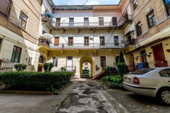 Apartament 98 mp pe bulevardul Decebal, fatada renovata Comision 0