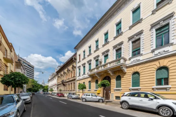 Apartament 98 mp pe bulevardul Decebal, fatada renovata Comision 0