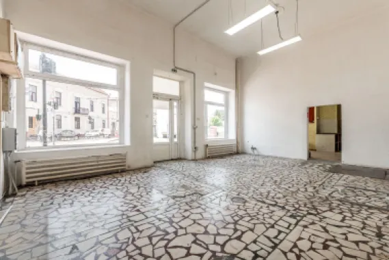 REZERVAT! Spatiu comercial ,cu vitrina de in zona Boul Rosu.