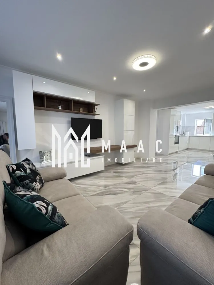 Apartament 3 camere | Parter | Mobilat si Utilat | Zona Nord - Apartament 3 camere de vânzare – Zona Nord, Calea lui Traian

Agenția MAAC Imobiliare vă propune spre vânzare un apartament cu 3 camere, situat la parterul unui bloc liniștit, cu o singură scară, în zona Nord – Calea lui Traian.

Locuința este complet renovată, fiind ideală pentru mutare imediată, fără investiții suplimentare.

Apartamentul dispune de un living spațios cu balcon, open space cu bucătăria, două dormitoare și două băi, oferind o compartimentare modernă și funcțională.

Beneficiază de centrală termică proprie, instalații electrice și sanitare schimbate integral și se vinde complet mobilat și utilat. În plus, include și o boxă pentru depozitare. Blocul este curat și liniștit, cu vecini civilizați.

Localizarea este excelentă, în imediata apropiere de Spitalul Județean, Biserica din Nord, Piața Nord, școli, licee, magazine și mijloace de transport.

Apartamentul este potrivit atât pentru locuință proprie, cât și pentru investiție, inclusiv pentru cabinet sau birou, datorită poziționării la parter și accesibilității. - CP2978521