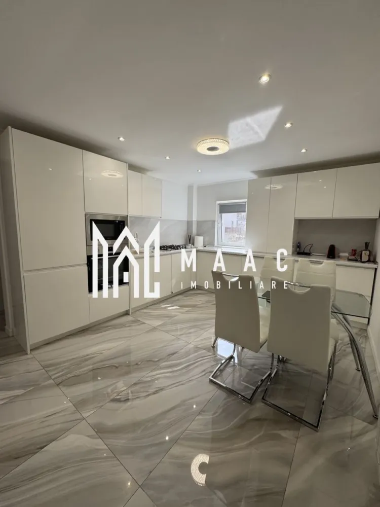 Apartament 3 camere | Parter | Mobilat si Utilat | Zona Nord - Apartament 3 camere de vânzare – Zona Nord, Calea lui Traian

Agenția MAAC Imobiliare vă propune spre vânzare un apartament cu 3 camere, situat la parterul unui bloc liniștit, cu o singură scară, în zona Nord – Calea lui Traian.

Locuința este complet renovată, fiind ideală pentru mutare imediată, fără investiții suplimentare.

Apartamentul dispune de un living spațios cu balcon, open space cu bucătăria, două dormitoare și două băi, oferind o compartimentare modernă și funcțională.

Beneficiază de centrală termică proprie, instalații electrice și sanitare schimbate integral și se vinde complet mobilat și utilat. În plus, include și o boxă pentru depozitare. Blocul este curat și liniștit, cu vecini civilizați.

Localizarea este excelentă, în imediata apropiere de Spitalul Județean, Biserica din Nord, Piața Nord, școli, licee, magazine și mijloace de transport.

Apartamentul este potrivit atât pentru locuință proprie, cât și pentru investiție, inclusiv pentru cabinet sau birou, datorită poziționării la parter și accesibilității. - CP2978521