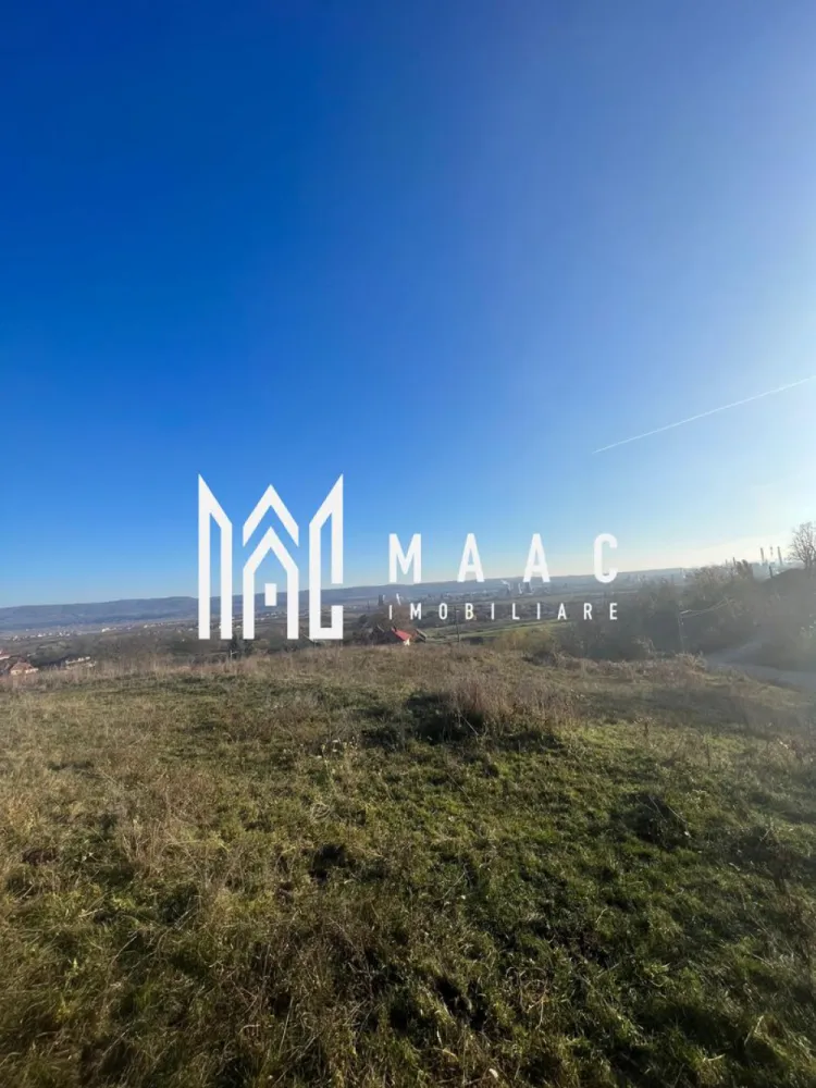 Teren | Copacelu | 1750 mp | Eftimestilor - MAAC Imobiliare vă oferă spre vânzare un teren excepțional situat în Râmnicu Vâlcea, zona Copăcelu, pe strada Eftimeștilor – una dintre cele mai apreciate zone pentru dezvoltări rezidențiale.

Proprietatea are o suprafață 1750 mp, fiind amplasată pe un platou superb, cu o panoramă spectaculoasă asupra orașului. 

Caracteristici de top:

* Toate utilitățile la limita proprietății
* Acces facil și poziție excelentă într-o zonă în continuă dezvoltare
* Priveliste panoramică asupra orașului
* Teren ideal pentru:
 * Investiții pe termen lung datorită potențialului zonei

Preț:

* 30 euro/mp

O oportunitate rară pentru investitori care caută o locație premium în Râmnicu Vâlcea!

Pentru mai multe detalii și vizionări, MAAC Imobiliare vă stă la dispoziție.

id: CP2828430