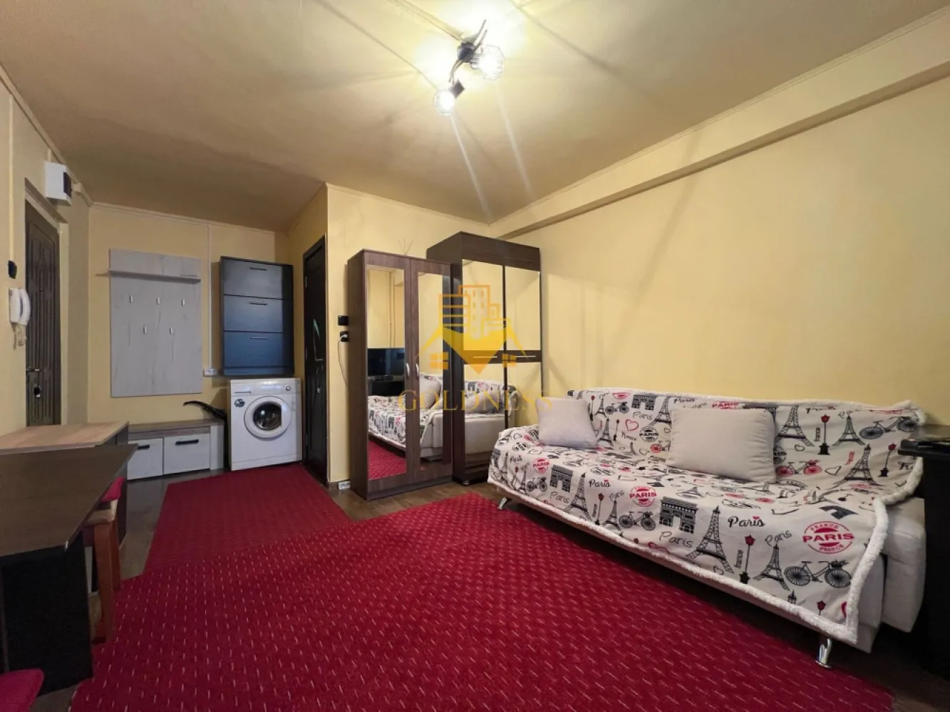 Garsoniera/STUDIO, Zorilor, UMF/UTCN, Observatorului, Golden Tulip - GOLDNESS Imobiliare vă propune spre vanzareo garsoniera mobilata și utilata, la parterul unui imobil de 4 etaje, în cartierul Zorilor, Zona Golden Tulip, aproape de magazine si mijloacele de transport in comun. 
Apartamentul este liber de sarcini, se poate achizitiona si prin credit!
Urmeaza sa se monteze centrala termica proprie in apartament de catre actualul proprietar!

Apartamentul este compartimentat astfel:
 - dormitor cu o canapea extensibila, dressing, cuier, pantofar.
 - bucatarie utilată si mobilata
 - baie cu cabina de dus, calorifer port prosop inox și dulap pentru depozitare.

Imobilul este dotat cu toate cele necesare- centrala pe imobil, mașină de spălat haine, frigider, aragaz, hotă, cuptor cu microunde, TV, etc. 
Se află în apropierea stațiilor de transport în comun, magazine, restaurante, spații verzi, farmacii, etc. 
Posibilitate de parcare in zona.

Dacă sunteți interesați de acest apartament și doriți să îl vizionați, dar și pentru alte oferte sau detalii nu ezitați să ne contactați telefonic sau prin e-mail - goldnessimobiliare@gmail.com. Vă stăm la dispoziție!
Pentru intermediere se percepe un comision de 2% din prețul vanzarii!