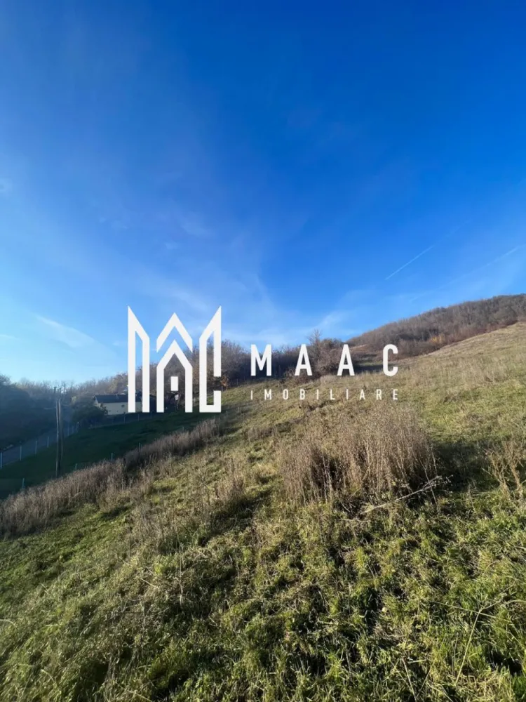 Teren | Copacelu | 1750 mp | Eftimestilor - MAAC Imobiliare vă oferă spre vânzare un teren excepțional situat în Râmnicu Vâlcea, zona Copăcelu, pe strada Eftimeștilor – una dintre cele mai apreciate zone pentru dezvoltări rezidențiale.

Proprietatea are o suprafață 1750 mp, fiind amplasată pe un platou superb, cu o panoramă spectaculoasă asupra orașului. 

Caracteristici de top:

* Toate utilitățile la limita proprietății
* Acces facil și poziție excelentă într-o zonă în continuă dezvoltare
* Priveliste panoramică asupra orașului
* Teren ideal pentru:
 * Investiții pe termen lung datorită potențialului zonei

Preț:

* 30 euro/mp

O oportunitate rară pentru investitori care caută o locație premium în Râmnicu Vâlcea!

Pentru mai multe detalii și vizionări, MAAC Imobiliare vă stă la dispoziție.

id: CP2828430
