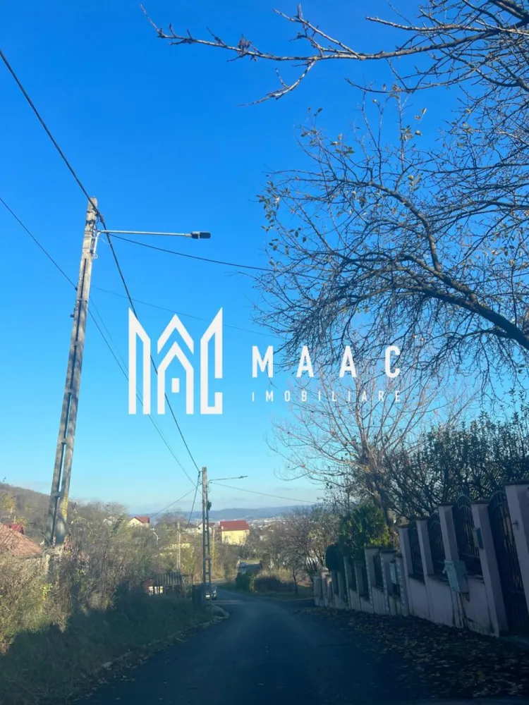 Teren | Copacelu | 1750 mp | Eftimestilor - MAAC Imobiliare vă oferă spre vânzare un teren excepțional situat în Râmnicu Vâlcea, zona Copăcelu, pe strada Eftimeștilor – una dintre cele mai apreciate zone pentru dezvoltări rezidențiale.

Proprietatea are o suprafață 1750 mp, fiind amplasată pe un platou superb, cu o panoramă spectaculoasă asupra orașului. 

Caracteristici de top:

* Toate utilitățile la limita proprietății
* Acces facil și poziție excelentă într-o zonă în continuă dezvoltare
* Priveliste panoramică asupra orașului
* Teren ideal pentru:
 * Investiții pe termen lung datorită potențialului zonei

Preț:

* 30 euro/mp

O oportunitate rară pentru investitori care caută o locație premium în Râmnicu Vâlcea!

Pentru mai multe detalii și vizionări, MAAC Imobiliare vă stă la dispoziție.

id: CP2828430