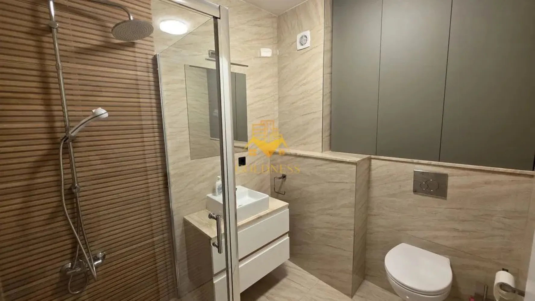 2 Camere decomandate, Parcare, West City, Calea Floresti,Manastur,Vivo - GOLDNESS Imobiliare vă propune spre închiriere un apartament cu 3 camere complet mobilat și utilat, la etajul 20 într-un imobil de 24 etaje, în Cartierul Manastur.
Parcare inclusa!
Se află în apropierea stațiilor de transport în comun, magazine, restaurante, spații verzi, farmacii, etc. 

Apartamentul este compartimentat astfel:
 - dormitor cu pat matrimonial, dressing, noptiere,TV
 - dormitor cu pat matrimonial, dressing, noptiere, Birou
 -bucatarie complet utilată și mobilată, loc de servit masa 
 - baie cu dus walk-in, calorifer port prosop și dulap pentru depozitare.
 - terasa de 12 mp.

Imobilul este dotat cu toate cele necesare- centrală proprie, frigider, aragaz, hotă, mașină de spălat haine, etc. 

Dacă sunteți interesați de acest apartament și doriți să îl vizionați, dar și pentru alte oferte nu ezitați să ne contactați telefonic sau prin e-mail. Vă stăm la dispoziție!
Pentru intermediere se percepe un comision de 50% din prețul chiriei!