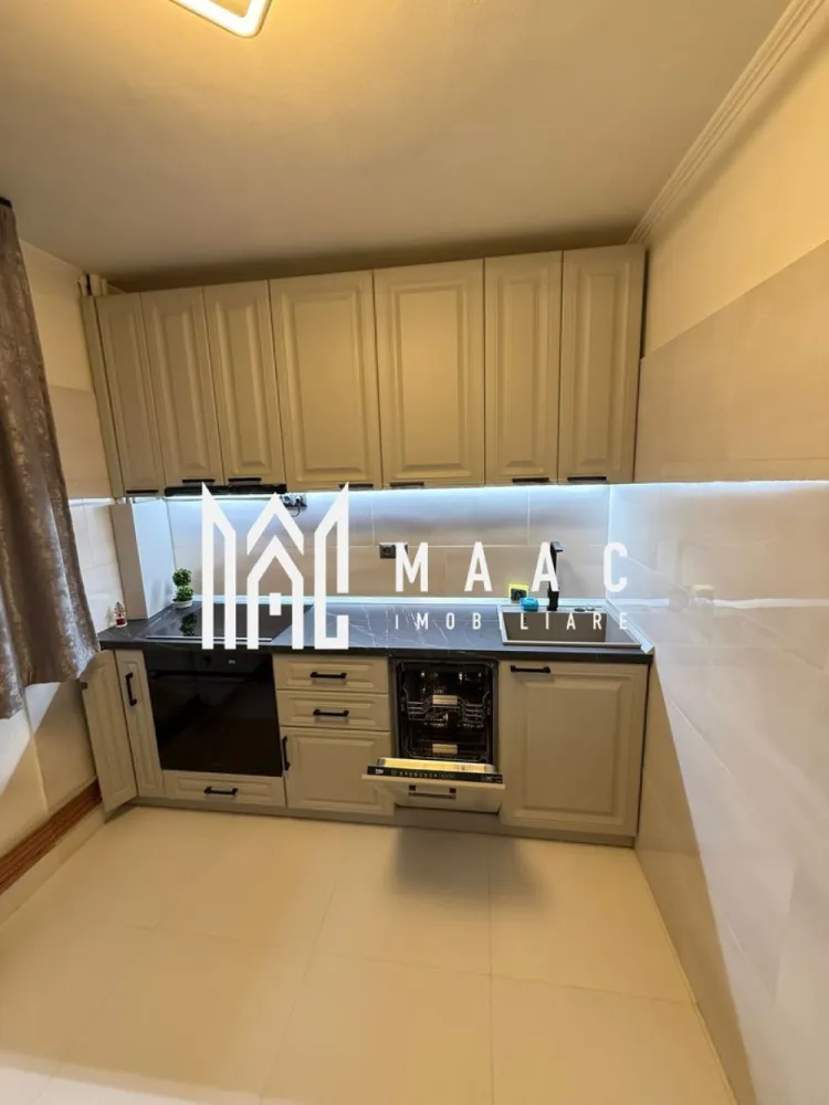 APARTAMENT 3 CAMERE RENOVAT| CENTRALA PROPRIE| ZONA PIATA OSTROVENI - MAAC Imobiliare vă propune spre închiriere un apartament spațios cu 3 camere, situat la parter, pe strada Ostroveni, într-o zonă liniștită și foarte bine conectată,in vecinatatea Bulevardului Dem Radulescu. 

Locuința are o suprafață generoasă de 80 mp și este compartimentată eficient în două dormitoare, living, bucătărie închisă, hol și multiple spații de depozitare, oferind confort și funcționalitate pentru întreaga familie.

Apartamentul a fost recent renovat și este complet mobilat și utilat, fiind pregătit pentru mutare imediată.

Facilități:
✔ Centrală termică proprie
✔ 2 aparate de aer condiționat
✔ Mașină de spălat vase
✔ Mobilier și electrocasnice complete

Un mare avantaj îl reprezintă poziționarea excelentă: în imediata apropiere a Pieței Ostroveni, Școlii Nr. 9, precum și a numeroaselor magazine și farmacii, oferind acces rapid la toate facilitățile necesare vieții de zi cu zi.

Datorită compartimentării și dotărilor, apartamentul oferă un nivel ridicat de confort pentru locuirea zilnică.

Ideal pentru familie sau persoane care își doresc un spațiu generos, bine organizat și gata de utilizare.

Pentru mai multe detalii și programarea unei vizionări, vă stăm la dispoziție!