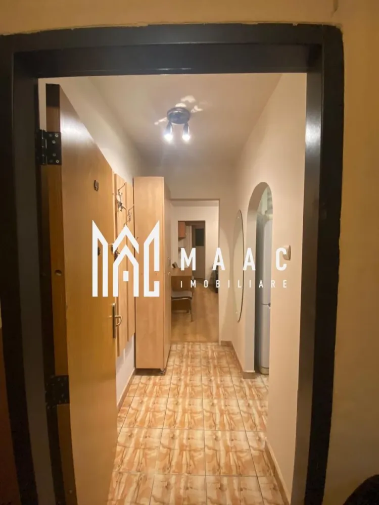 Apartament 2 camere | Balcon | Pivniță | Hipodrom 1 - MAAC Imobiliare vă propune spre închiriere un apartament recent renovat cu 2 camere, situat în zona Hipodrom 1 din Sibiu.

Locuința semidecomandată este compusa din hol de acces, bucătărie închisă, sufragerie cu acces pe balcon, dormitor matrimonial și baie cu cabină.

Se percepe o garanție în cuantumul unei chirii lunare.
Nu se acceptă animale de companie.
Se predă mobilat/utilat. 

Pentru mai multe detalii, specificați telefonic ca ati văzut anunțul cu ID: CP2967492.