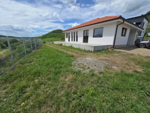 Casa 4 camere,2 băi,127 mp, 618mp teren, 0% comision