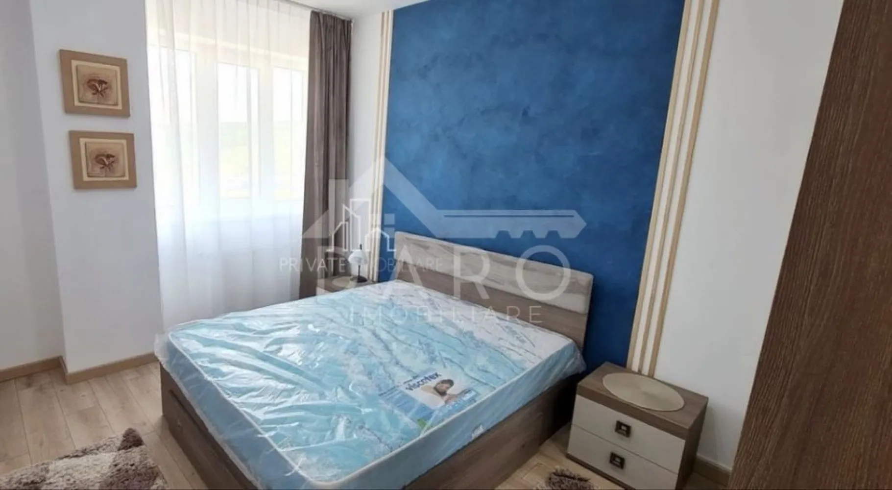 Apartament 2 camere/bloc nou/parcare/Concept9 - 🔥 Apartament PREMIUM | Concept 9 | Vedere Shopping City | Parcare inclusă
Dacă îți dorești un apartament modern, spațios și poziționat TOP, în una dintre cele mai căutate zone din Târgu Mureș — asta e oferta care se închiriază rapid!
📍 Concept 9 – zona Shopping City
💰 500 €/lună (cu loc de parcare inclus)
🏡 Apartament nou, cu o suprafață de 65 mp, situat la etajul 6, într-un bloc modern cu lift, oferind vedere directă spre Shopping City.
✨ Compartimentare ideală:
✔ living open space cu bucătărie
✔ dormitor matrimonial elegant
✔ birou separat – perfect pentru work from home
✔ baie modernă
✔ balcon deschis
💎 Ce îl face special:
✔ mobilat modern, de calitate
✔ bucătărie complet utilată (plită, cuptor, frigider, mașină de spălat vase)
✔ mașină de spălat haine
✔ TV
✔ aer condiționat
✔ spații bine optimizate și luminoase
✔ apartament nou – totul impecabil
🚗 Loc de parcare exterior privat inclus
📍 Locație excelentă:
✔ lângă Shopping City
✔ acces rapid la magazine, restaurante, transport
✔ zonă modernă, în dezvoltare
💡 Ideal pentru:
👫 cuplu
💼 persoane active / work from home
👨‍⚕️ profesioniști
📅 Disponibil imediat
⚠️ Apartamentele din Concept 9, mobilate ca acesta, se închiriază foarte repede!
🤝 Proprietate promovată prin DARO Imobiliare
📞 Sună acum pentru vizionare:
Coman Maria – DARO Imobiliare
📱 0749 535 729