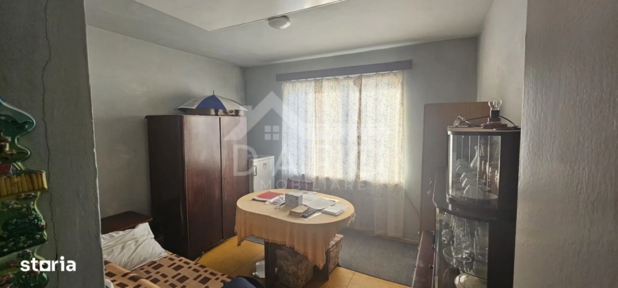 🔥 Apartament 2 camere decomandat | Tudor | 52 mp | Preț NEGOCIABIL - 🔥 Apartament 2 camere decomandat | Tudor | 52 mp | Preț NEGOCIABIL
Dacă îți dorești un apartament bine poziționat, spațios și cu potențial, în unul dintre cele mai căutate cartiere din Târgu Mureș – asta este o alegere foarte bună 👇
📍 Str. Muncii – cartier Tudor Vladimirescu
💰 76.500 € (negociabil)
🏡 Apartament 2 camere, decomandat, cu suprafață de 52 mp, situat la etajul 4 într-un bloc solid din beton.
✨ Compartimentare:
✔ living
✔ dormitor
✔ bucătărie
✔ baie
✔ hol
✔ balcon închis
💎 Avantaje:
✔ compartimentare decomandată (foarte căutată)
✔ acoperiș refăcut recent – fără probleme
✔ geamuri termopan
✔ ușă metalică
✔ izolație interioară spre balcon
✔ mobilat complet
🔥 Potențial mare (foarte important):
✔ proiect de gaz existent pentru centrală termică
✔ ideal pentru personalizare sau investiție
📍 Locație excelentă:
✔ la câteva minute de Lidl, Kaufland, Penny
✔ aproape de școli, farmacii, transport
✔ City Mall la ~10 minute de mers pe jos
✔ cartier foarte căutat pentru locuit și închiriere
🧠 Ideal pentru:
✔ locuință personală
✔ investiție (închiriere rapidă)
⚠️ Apartamentele decomandate în Tudor, la acest preț, se vând rapid!
📞 Detalii și vizionări:
Coman Maria – DARO Imobiliare
📱 0749 535 729