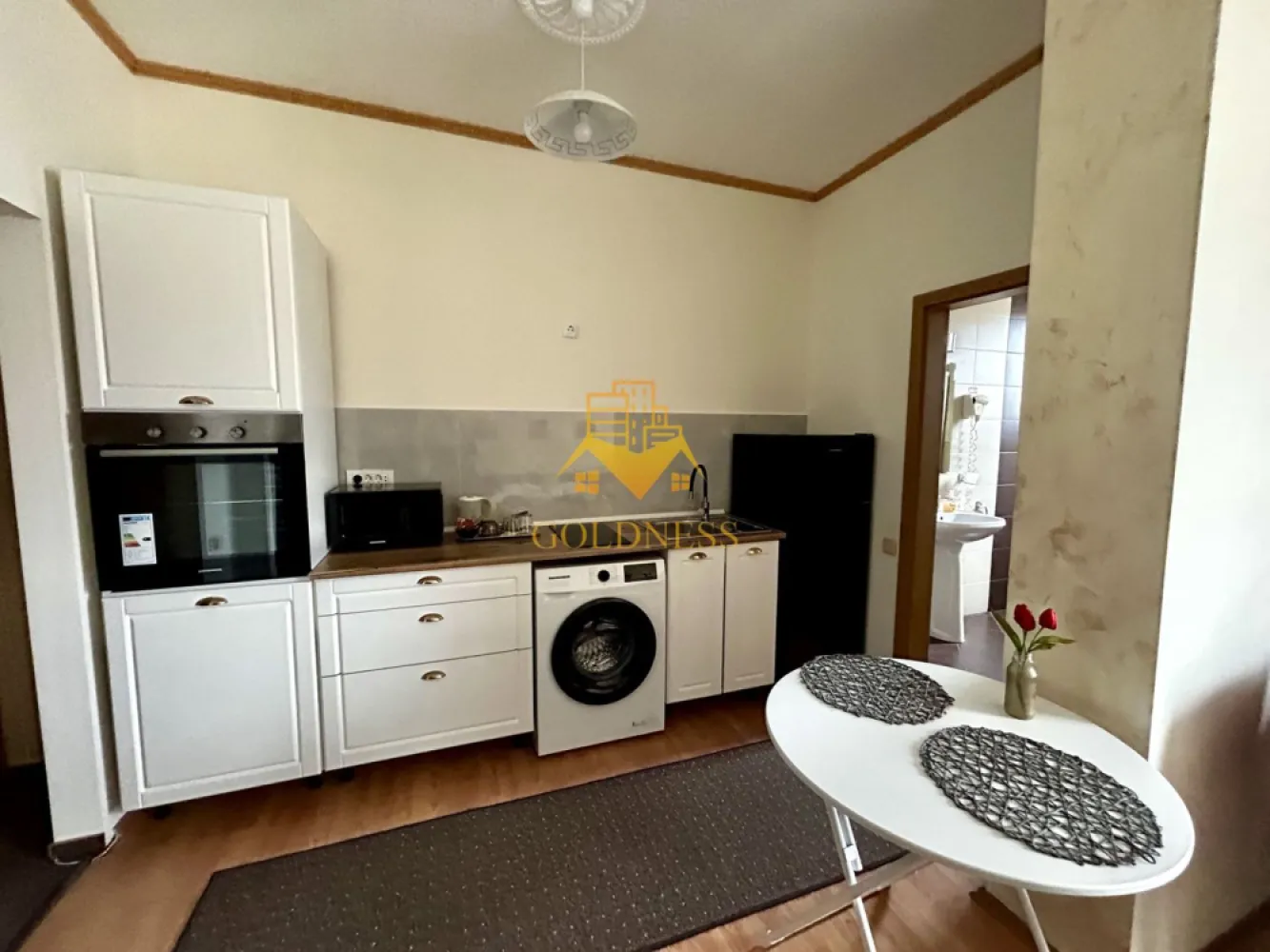 1 camera, Modern, Pet Friendly, Parcare, Profi, Borhanci - GOLDNESS Imobiliare vă propune spre închiriere un apartament cu o camera, complet mobilat și utilat, situat la etajul 1intr o casa cu 2 etaje, în Cartierul Borhanci.
Se accepta pisici si caini de talie mica!
Posibilitate de parcare in fata blocului
Se află în apropierea stațiilor de transport în comun, magazine, restaurante, spații verzi, farmacii, etc. 

Apartamentul este compartimentat astfel:
 - dormitor cu pat matrimonial, dulap, noptiere, birou
 - bucatarie complet utilată și mobilată, loc de servit masa, masina de spalat haine 
 - baie cu dus, calorifer port prosop și dulap pentru depozitare.

Imobilul este dotat cu toate cele necesare- centrală proprie, frigider, plita, hotă, mașină de spălat haine, televizor, etc. 

Dacă sunteți interesați de acest apartament și doriți să îl vizionați, dar și pentru alte oferte nu ezitați să ne contactați telefonic sau prin e-mail. Vă stăm la dispoziție!
Pentru intermediere se percepe un comision de 50% din prețul chiriei!