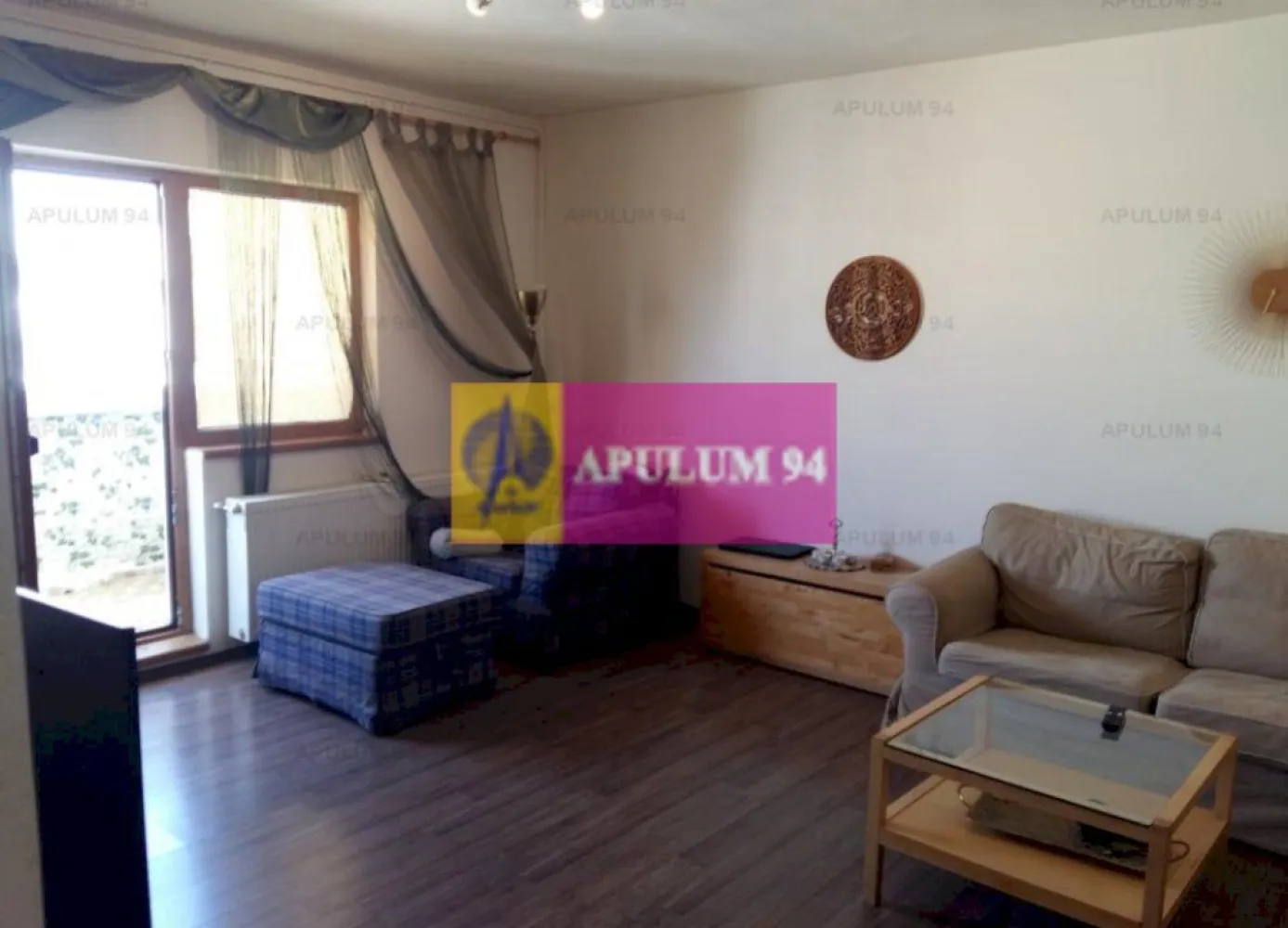 Apartament 4 camere Vitan- Mall - Vanzare apartament 4 camere in zona Vitan-Mall. Apartamentul este decomandat-hol "H", este amenajat decent cu gresie, faianta, parchet, termopan usa metalica, aer conditionat, CENTRALA TERMICA. Scara este curata, vecinii sunt civilizati. In proximitate se afla Mall-ul Vitan, Piata Vitan, Piata Foisorului, Casa de Pensii, transport in comun.
