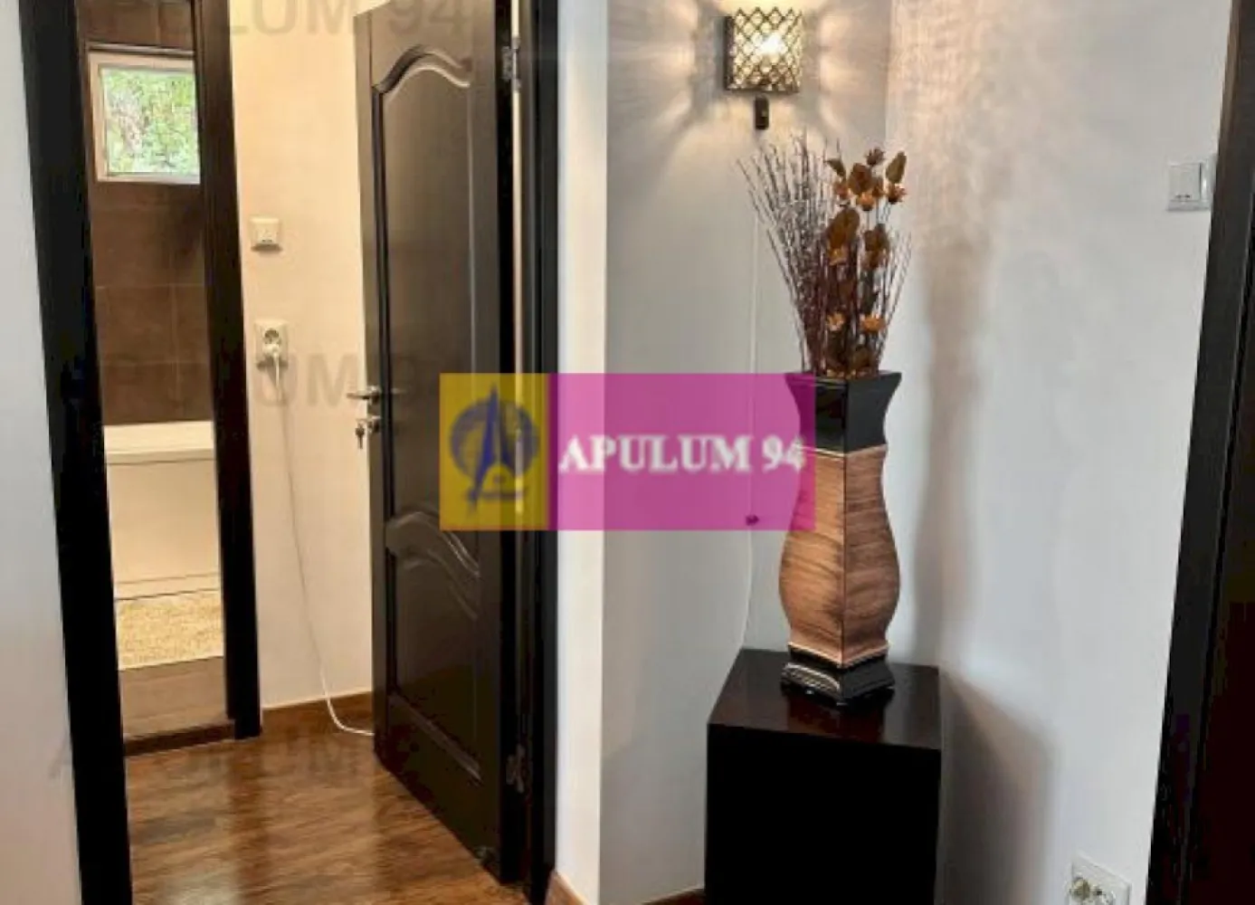 Apartament 2 camere Sebastian Parc - Compania imobiliara Apulum94 va propune un apartament de doua camere confort 1 semidecomandat ,etaj 2 situat in zona Sebastian (intre parcul Sebastian si strada Novaci ) intr-un bloc 1988.Suprafata utila a apartamentului este de 51 mp, suprafata totala (cu balcon) de 55 mp.
 Apartamentul se Inchiriaza mobilat si utilat conform pozelor si filmului de prezentare .
 Pentru mai multe detalii sau o eventuala vizionare a apartamentului va rog sunati la numarul de telefon 0733683454-Dorin Dinu.