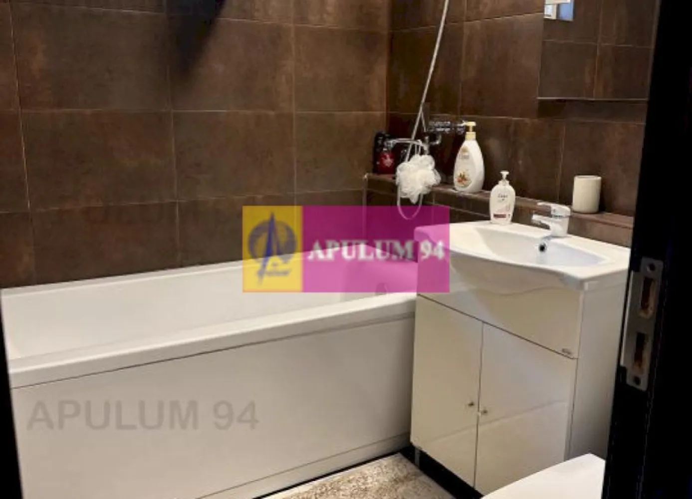 Apartament 2 camere Sebastian Parc - Compania imobiliara Apulum94 va propune un apartament de doua camere confort 1 semidecomandat ,etaj 2 situat in zona Sebastian (intre parcul Sebastian si strada Novaci ) intr-un bloc 1988.Suprafata utila a apartamentului este de 51 mp, suprafata totala (cu balcon) de 55 mp.
 Apartamentul se Inchiriaza mobilat si utilat conform pozelor si filmului de prezentare .
 Pentru mai multe detalii sau o eventuala vizionare a apartamentului va rog sunati la numarul de telefon 0733683454-Dorin Dinu.