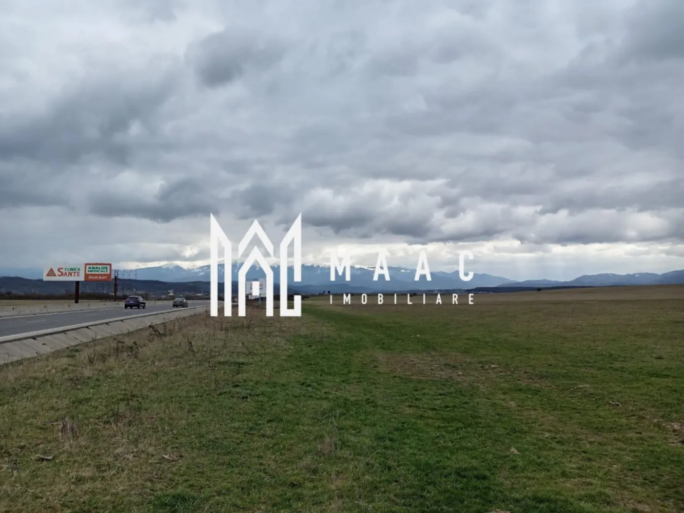Teren de vanzare I o fereastră către eternitate. - MAAC Imobiliare va ofera spre vanzare in inima Transilvaniei, unde dealurile se întind ca o mână verde către zare, se află un teren care nu este doar un lot, ci o fereastră către eternitate. Este amplasat pe vârful unei coline blânde, chiar la marginea satului Selimbar, de unde coboară cu grație spre intersecția cu celebrul DN1. 
Aici, utilitățile moderne sunt la un pas, iar dezvoltarea înflorește în jur, dar priveliștea rămâne o poveste veche scrisă de munți.

Terenul, perfect plan și generos, se întinde pe o lățime de 20 de metri la drum, ca o poartă larg deschisă, și se pierde în adâncime pe 200 de metri, oferind spațiu pentru vise la scară mare. Accesul la DN1 este instantaneu, legând liniștea locului de pulsația țării.

Dar adevărata comoară stă sus. De pe acest vârf, ochiul cuprinde o panoramă care taie răsuflarea. În depărtare, mândri și nepăsători, Munții Făgărașului își înșiră crestele ascuțite împotriva cerului. „Negoiu” și „Moldoveanu” par atât de aproape, încât ai impresia că poți să întinzi mâna și să atingi zăpada veșnică de pe vârfurile lor. În zori, soarele îmbrățișează primeroasele în nuanțe de aur și roz, iar în amurg, silueta masivă a munților se decupează în negru profund pe fundalul unei sfârșituri de zi în flăcări.

Acest teren nu este doar un loc pentru a construi o casă; este un piedestal pentru a construi o viață. Este un loc unde te poți trezi cu răsăritul în fereastră și unde liniștea de la poalele munților îți șoptește povești de vitejie și frumusețe pură. Este o promisiune: de a te bucura de confortul civilizației, cu rețeaua rutieră la picior, având în același timp, mereu sub ochi, măreția nestemată a Făgărașilor. Aici, pe vârful colinei din Selimbar, viitorul tău are cea mai frumoasă priveliște din lume.
Pentru mai multe detalii precizati telefonic ca ati vazut anuntul cu ID CP2979279