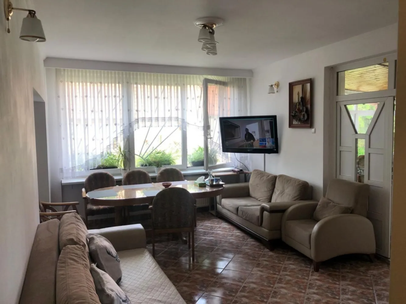 BRASADAS vinde casa cu 7 camere si teren 1100mp in zona Burdea. - Agentia Imobiliara BRASADAS vinde casa individuala cu 7 camere in zona Burdea construita in anul 1998 cu teren aferent de 1100 mp.
Www.brasadas.com.