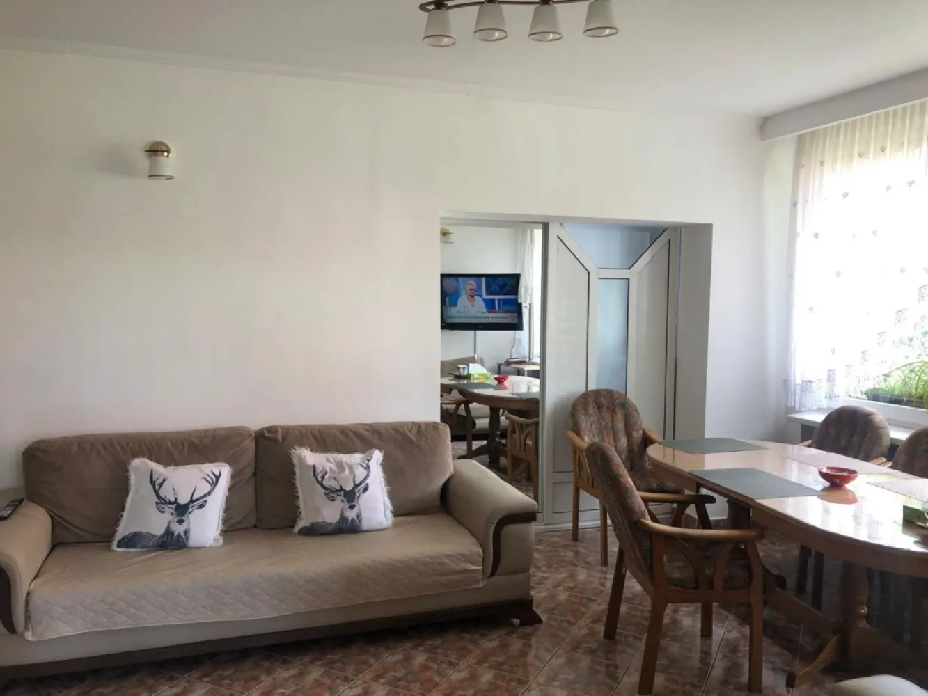 BRASADAS vinde casa cu 7 camere si teren 1100mp in zona Burdea. - Agentia Imobiliara BRASADAS vinde casa individuala cu 7 camere in zona Burdea construita in anul 1998 cu teren aferent de 1100 mp.
Www.brasadas.com.
