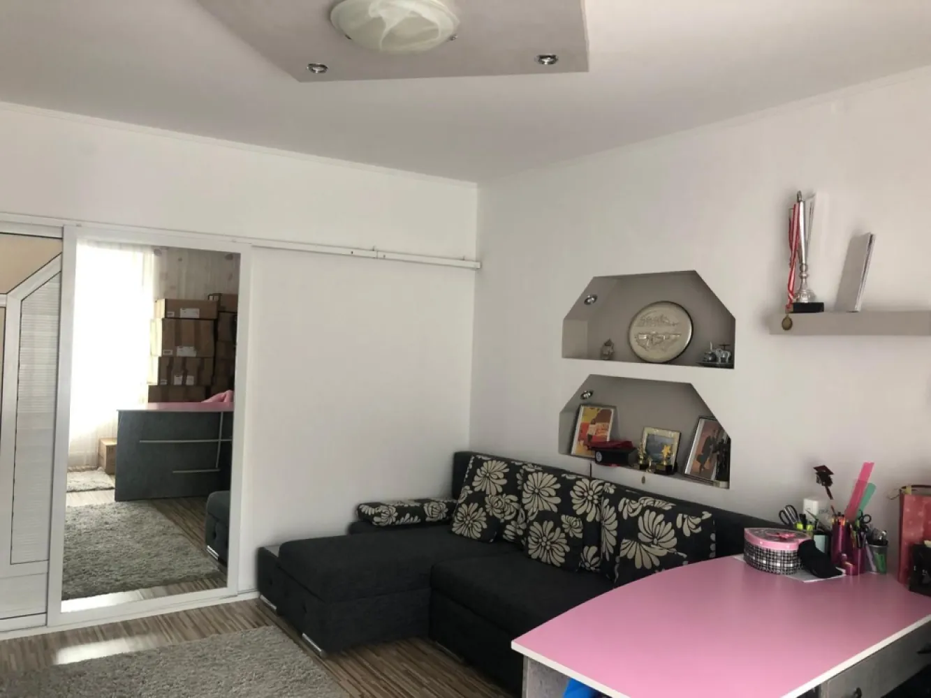 BRASADAS vinde casa cu 7 camere si teren 1100mp in zona Burdea. - Agentia Imobiliara BRASADAS vinde casa individuala cu 7 camere in zona Burdea construita in anul 1998 cu teren aferent de 1100 mp.
Www.brasadas.com.
