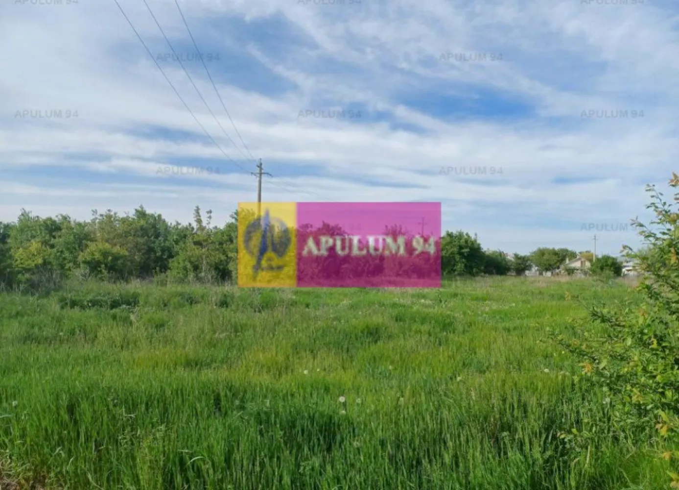 Teren 1400 mp, intravilan construibil, în Joița - Teren intravilan construibil în comuna Joița, la 11 km de Soseaua de Centură si 4-5 km de Autostrada Bucuresti - Pitesti. Suprafata terenului este de 1400 mp si are o deschidere de 15 m, la un drum, asfaltat, puțin circulat: strada Câmpiei. Reteaua de curent electric este lângă teren iar cea de gaze în apropiere. Preț 42.000 EUR. Comision 0.