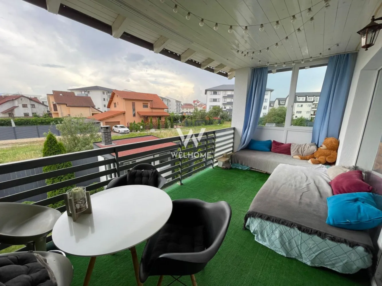 PET FRIENDLY Apartament 3 camere cu 2 terase - in Selimbar - Apartament spatios, pozitionat la etajul 1 al unei vile din Selimbar, str. Ion Tuculescu

Suprafata utila: 70 mp + 2 terase
 Compartimentat astfel : hol, bucatarie separata, living generos, cameră tehnica cu masina de spalat haine si uscatorul, 2 dormitoare, unul cu dressing , iar celalalt transformat in birou cu iesire in a doua terasa.
 Dispune de terasa spatioasa - zona de relaxare cu view superb si loc de luat masa.
 Strada luminata public, zona linistita de case, Transagape la 1 minut distanta, Profi, Simpa.
 Loc de parcare.
Disponibil IMEDIAT!
Se accepta animale de companie, pisici sau catei de talie mica.

Chirier lunara: 570 Euro + garantie 
Comision client: 50% din prima chirie
Telefon: 0747.639.802