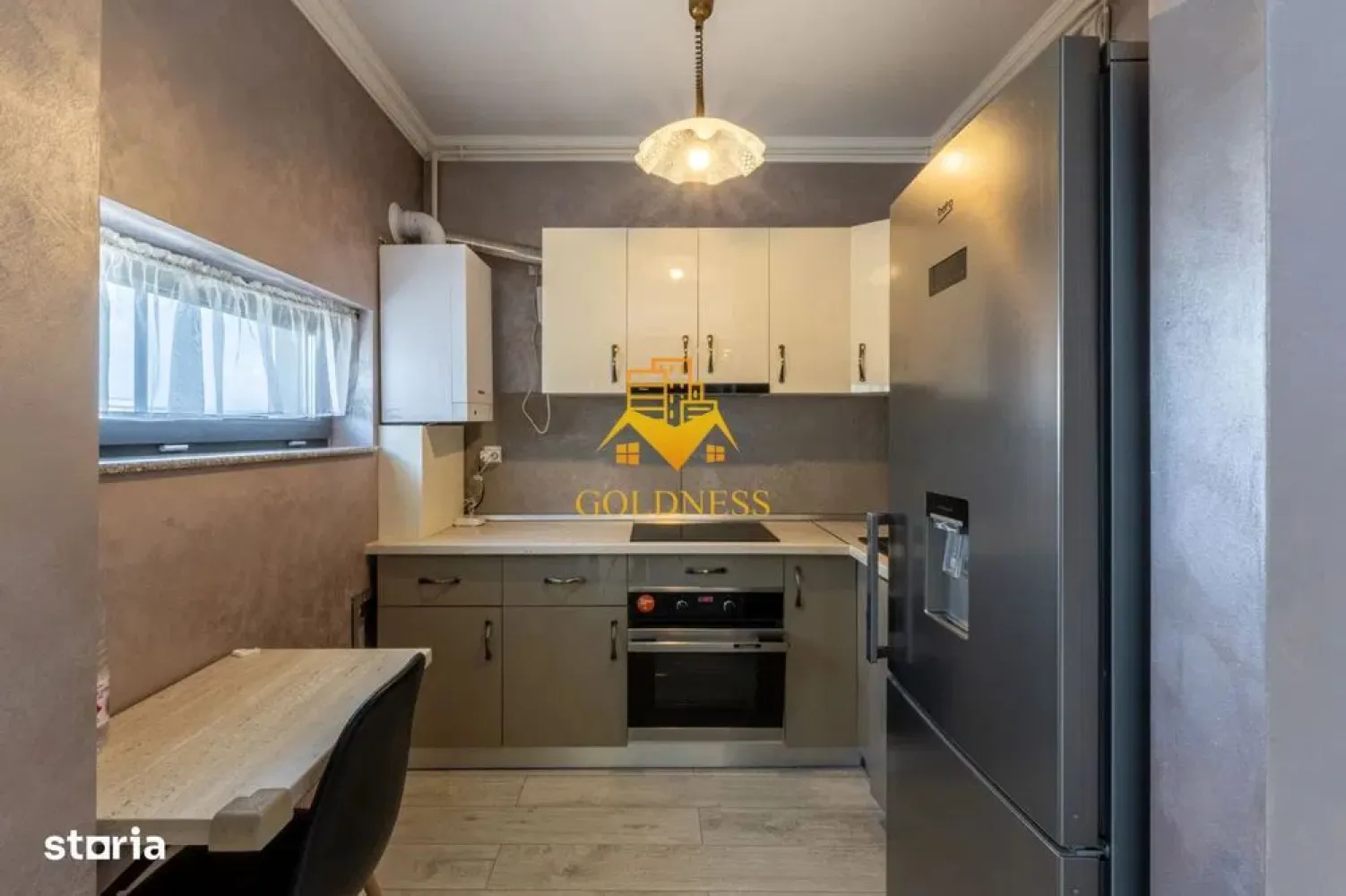 3 camere,lux,parcare, bloc nou, 2 bai, Vivido zona FSEGA, Iulius Mall - GOLDNESS Imobiliare vă propune spre închiriere un apartament cu 3 camere complet mobilat și utilat, la etajul 5 într-un imobil de 6 etaje, în cartierul Gheorgheni. Apartamentul este compartimentat astfel:

La pretul afisat se adauga TVA de 21% !

- dormitor cu pat matrimonial, dressing, noptiere

- dormitor cu pat matrimonial, spatiu pentru depozitare

- living cu bucatarie open-space complet utilată, loc de servit masa, se pune canapea la cerere.

- baie cu cabina de dus, calorifer port prosop inox și dulap pentru depozitare.

- baie cu cada, calorifer port prosop inox și dulap pentru depozitare.

- terasa 10 mp

Imobilul este dotat cu toate cele necesare- centrală proprie, mașină de spălat haine, frigider, plită electrică, hotă, etc.

Se află în apropierea stațiilor de transport în comun, magazine, restaurante, spații verzi, farmacii, etc.

Dispune de loc de parcare subterana!

Dacă sunteți interesați de acest apartament și doriți să îl vizionați, dar și pentru alte oferte sau detalii nu ezitați să ne contactați telefonic sau prin e-mail - . Vă stăm la dispoziție!