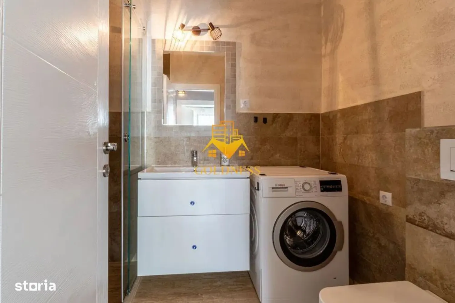 3 camere,lux,parcare, bloc nou, 2 bai, Vivido zona FSEGA, Iulius Mall - GOLDNESS Imobiliare vă propune spre închiriere un apartament cu 3 camere complet mobilat și utilat, la etajul 5 într-un imobil de 6 etaje, în cartierul Gheorgheni. Apartamentul este compartimentat astfel:

La pretul afisat se adauga TVA de 21% !

- dormitor cu pat matrimonial, dressing, noptiere

- dormitor cu pat matrimonial, spatiu pentru depozitare

- living cu bucatarie open-space complet utilată, loc de servit masa, se pune canapea la cerere.

- baie cu cabina de dus, calorifer port prosop inox și dulap pentru depozitare.

- baie cu cada, calorifer port prosop inox și dulap pentru depozitare.

- terasa 10 mp

Imobilul este dotat cu toate cele necesare- centrală proprie, mașină de spălat haine, frigider, plită electrică, hotă, etc.

Se află în apropierea stațiilor de transport în comun, magazine, restaurante, spații verzi, farmacii, etc.

Dispune de loc de parcare subterana!

Dacă sunteți interesați de acest apartament și doriți să îl vizionați, dar și pentru alte oferte sau detalii nu ezitați să ne contactați telefonic sau prin e-mail - . Vă stăm la dispoziție!