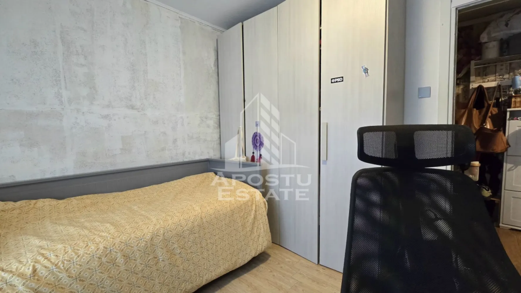 Apartament de vanzare cu 3 camere, mobilat utilat, zona Bucovina